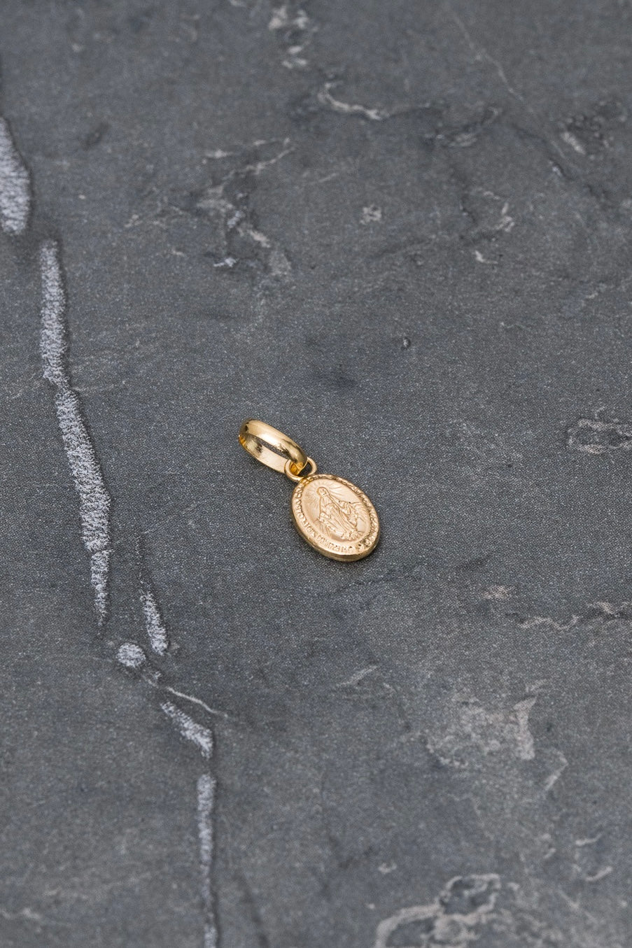 Dije virgen de la milagrosa 0.3gr / Largo 1.4cm — Oro Amarillo