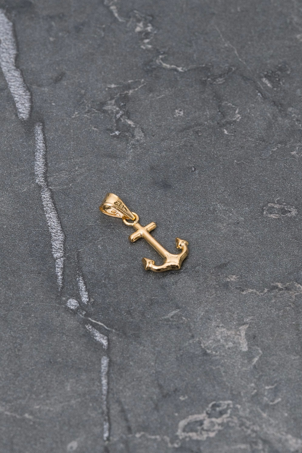 Dije de ancla 0.4gr / Largo 2.0cm — Oro Amarillo