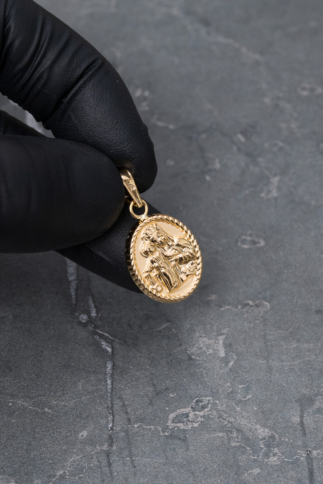 Dije virgen del carmen 1.55gr / Largo 3.0cm — Oro Amarillo