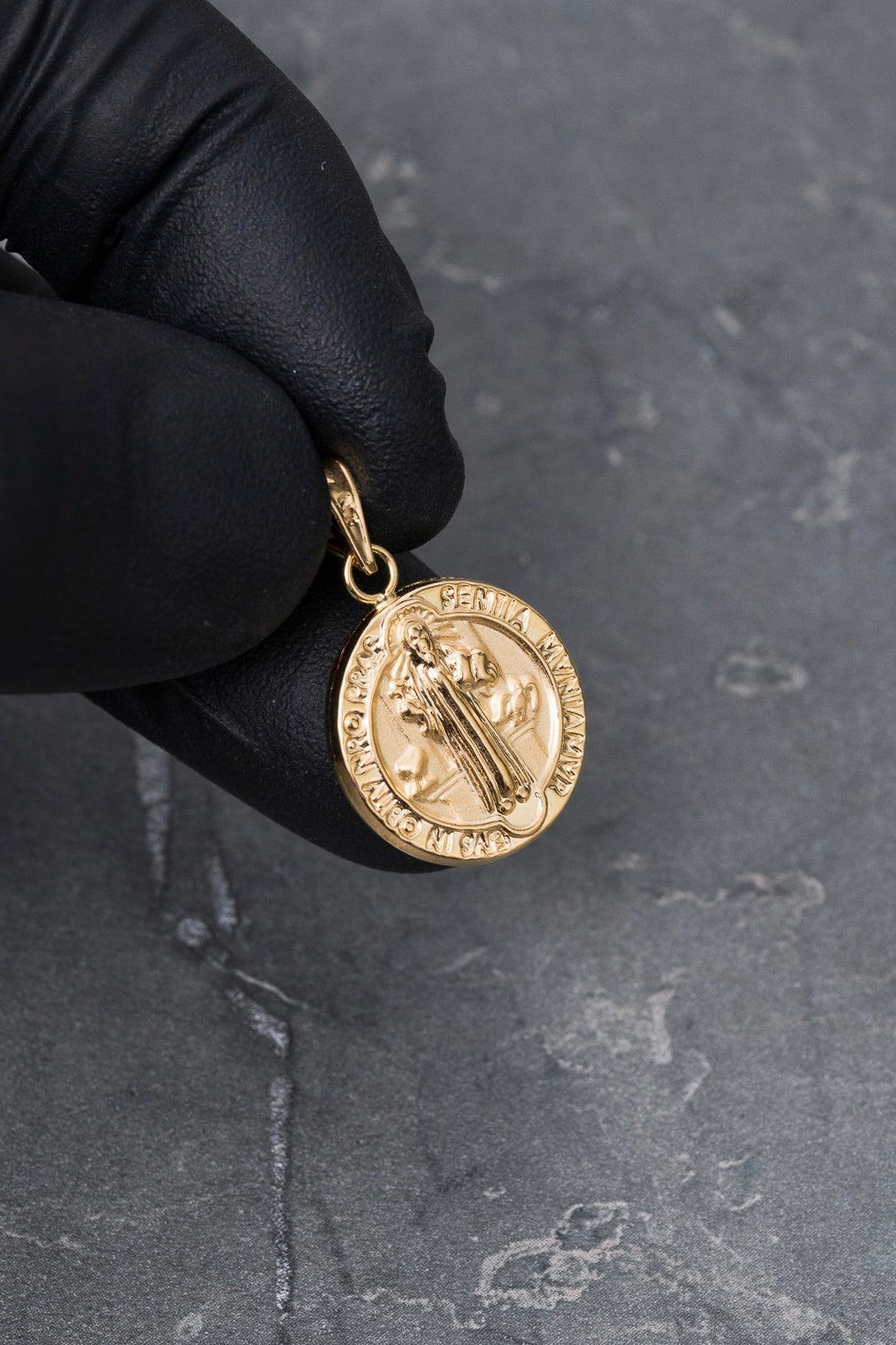 Dije san benito 1.3gr / Largo 2.5cm — Oro Amarillo