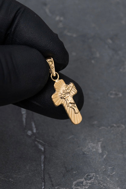 Dije cruz rostro de jesus 0.75gr / Largo 2.5cm — Oro Amarillo