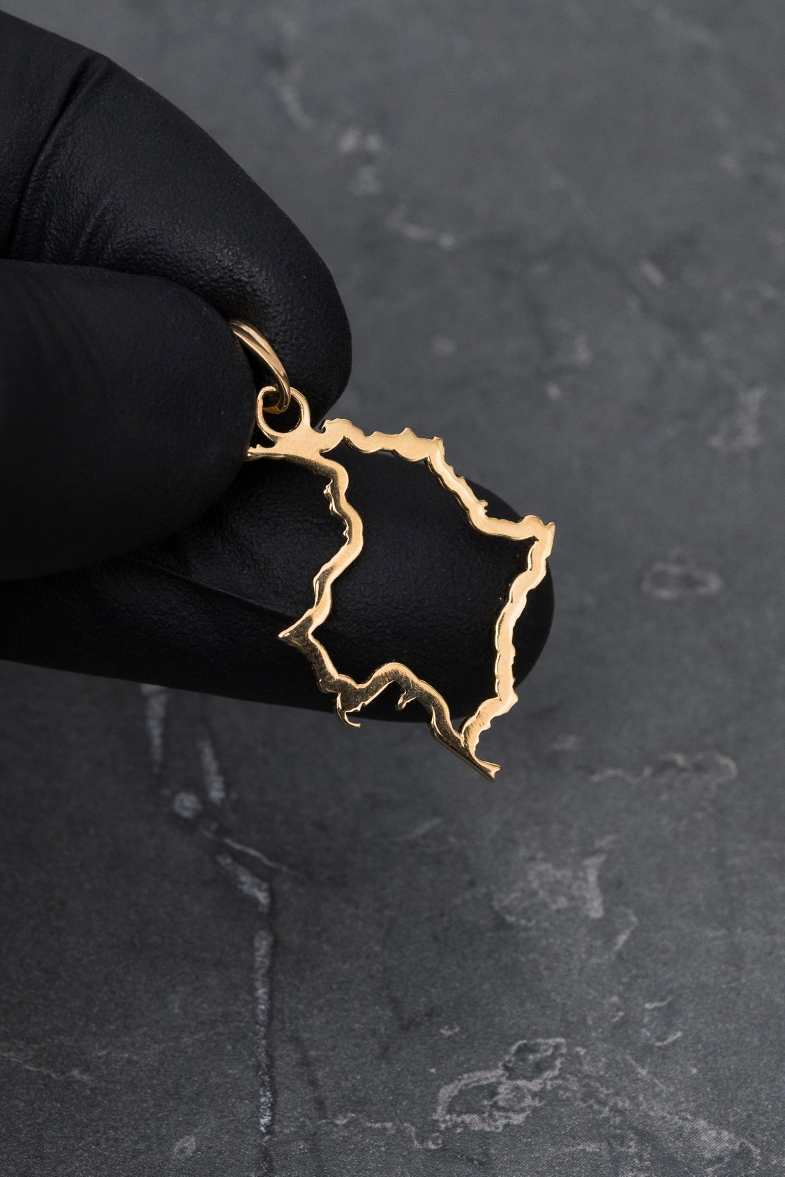 Dije silueta mapa de colombia 0.8gr / Largo 2.6cm — Oro Amarillo
