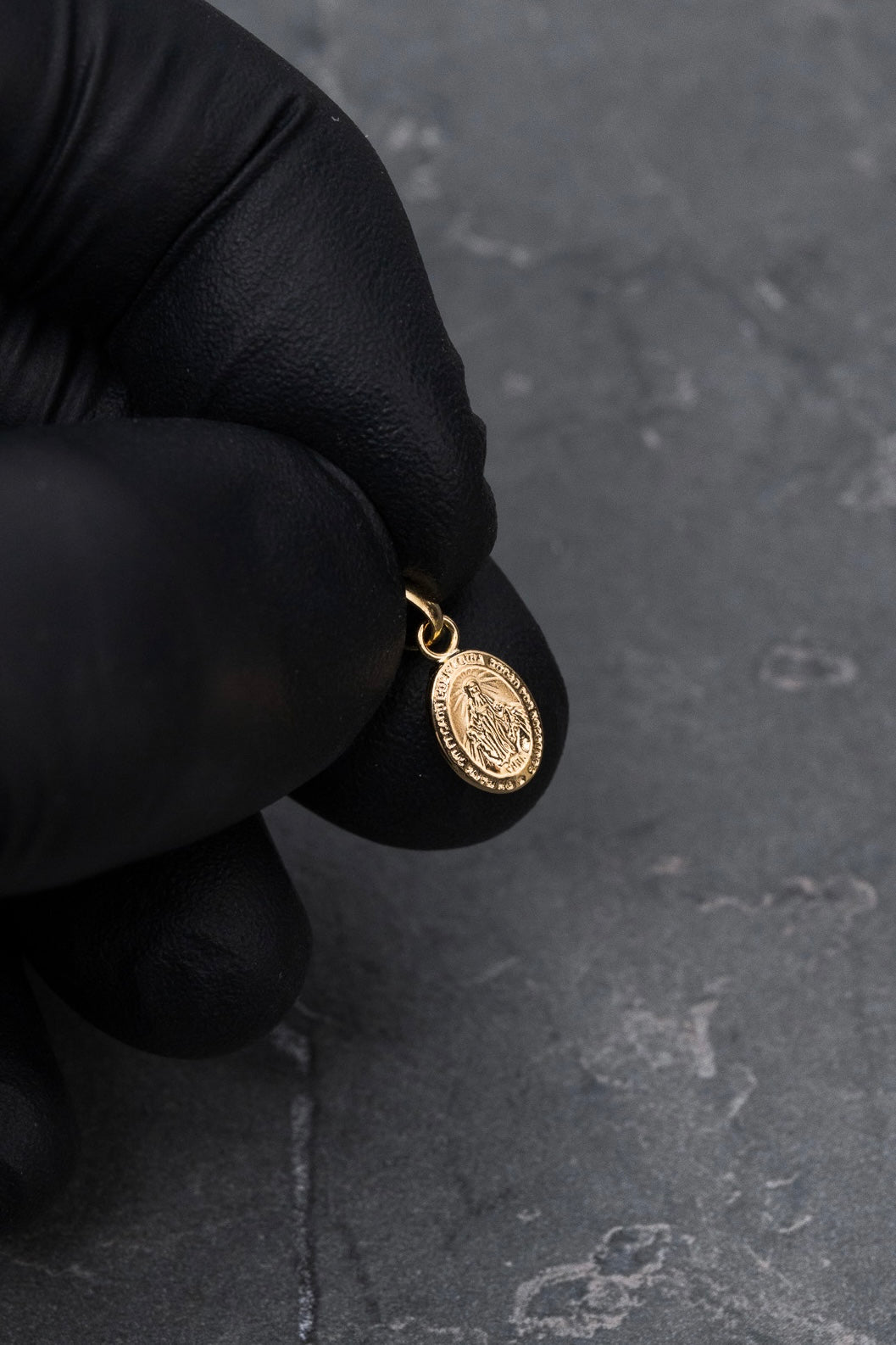 Dije virgen de la milagrosa 0.3gr / Largo 1.4cm — Oro Amarillo