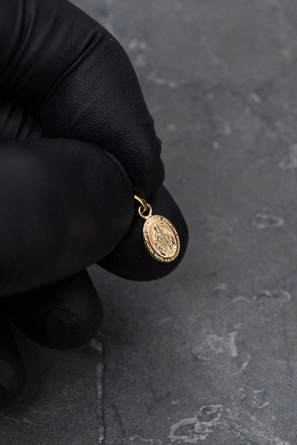 Dije virgen de la milagrosa 0.3gr / Largo 1.4cm / Oro Amarillo Nac B