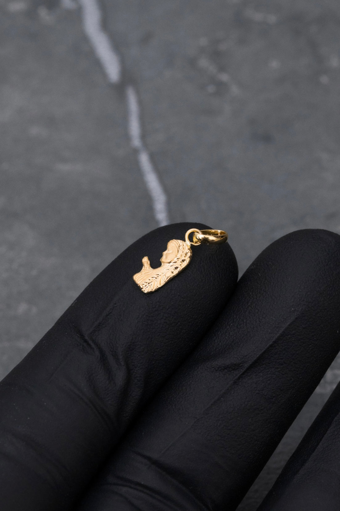 Dije virgen maria 0.3gr / Largo 1.5cm / Oro Amarillo Nac M