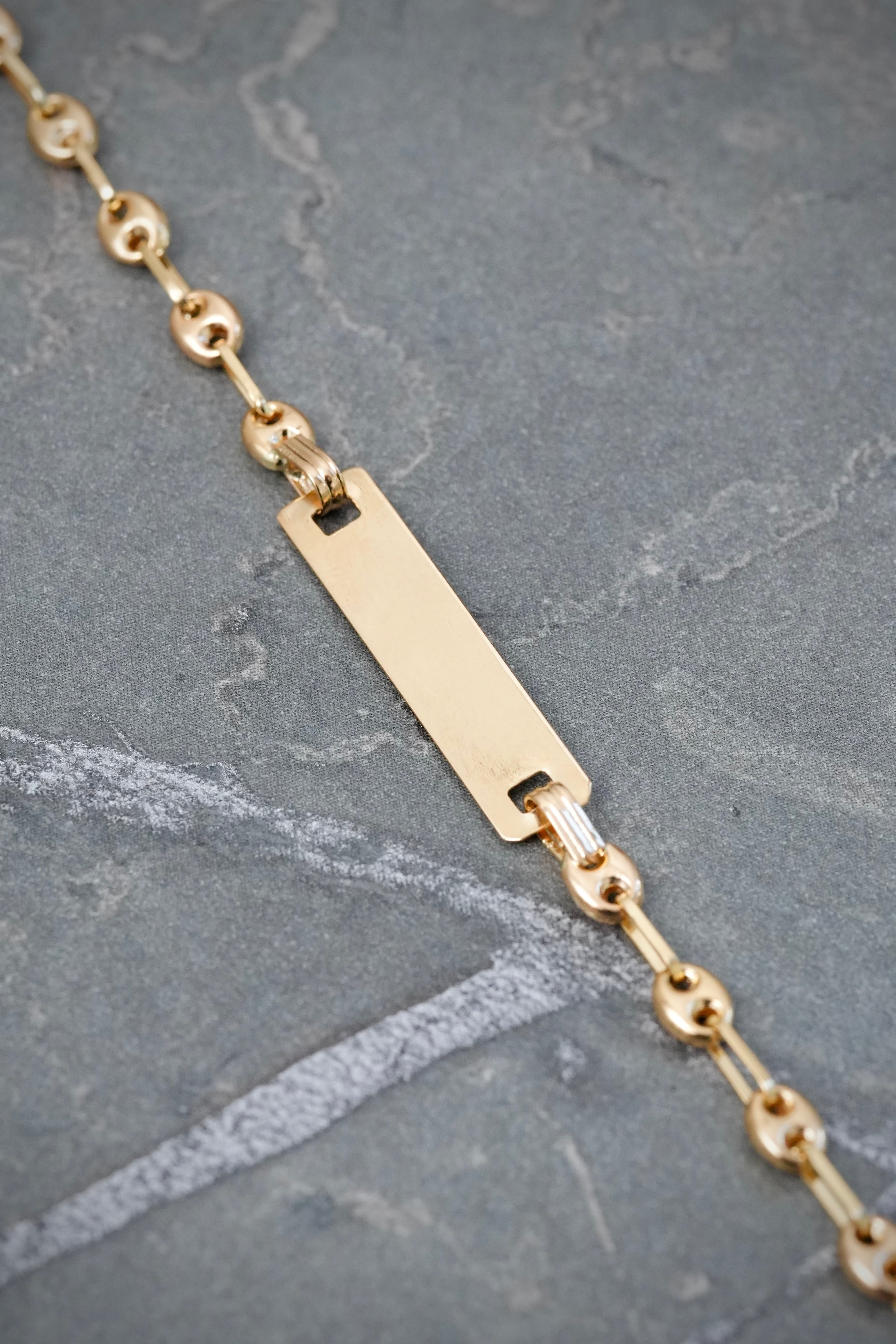 Pulso Bebe con Placa Lisa 1.8gr / 15cm / 4.8mm — Oro Amarillo