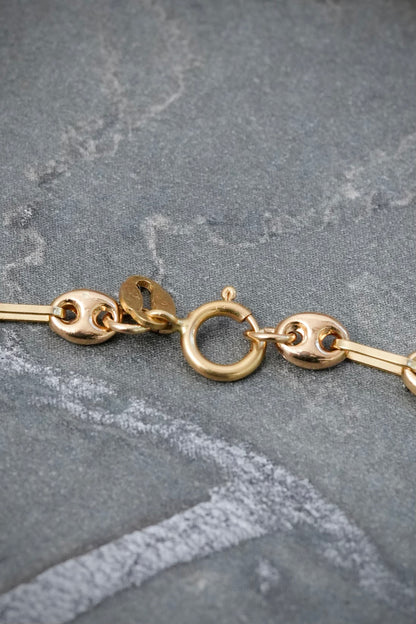 Pulso Bebe con Placa San Benito 1.8gr / 15cm / 8.5mm — Oro Amarillo
