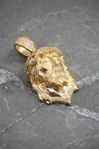 Dije rostro de jesus con 36pts de diamantes Lab 13.6gr / Largo 3.3cm — Oro Amarillo
