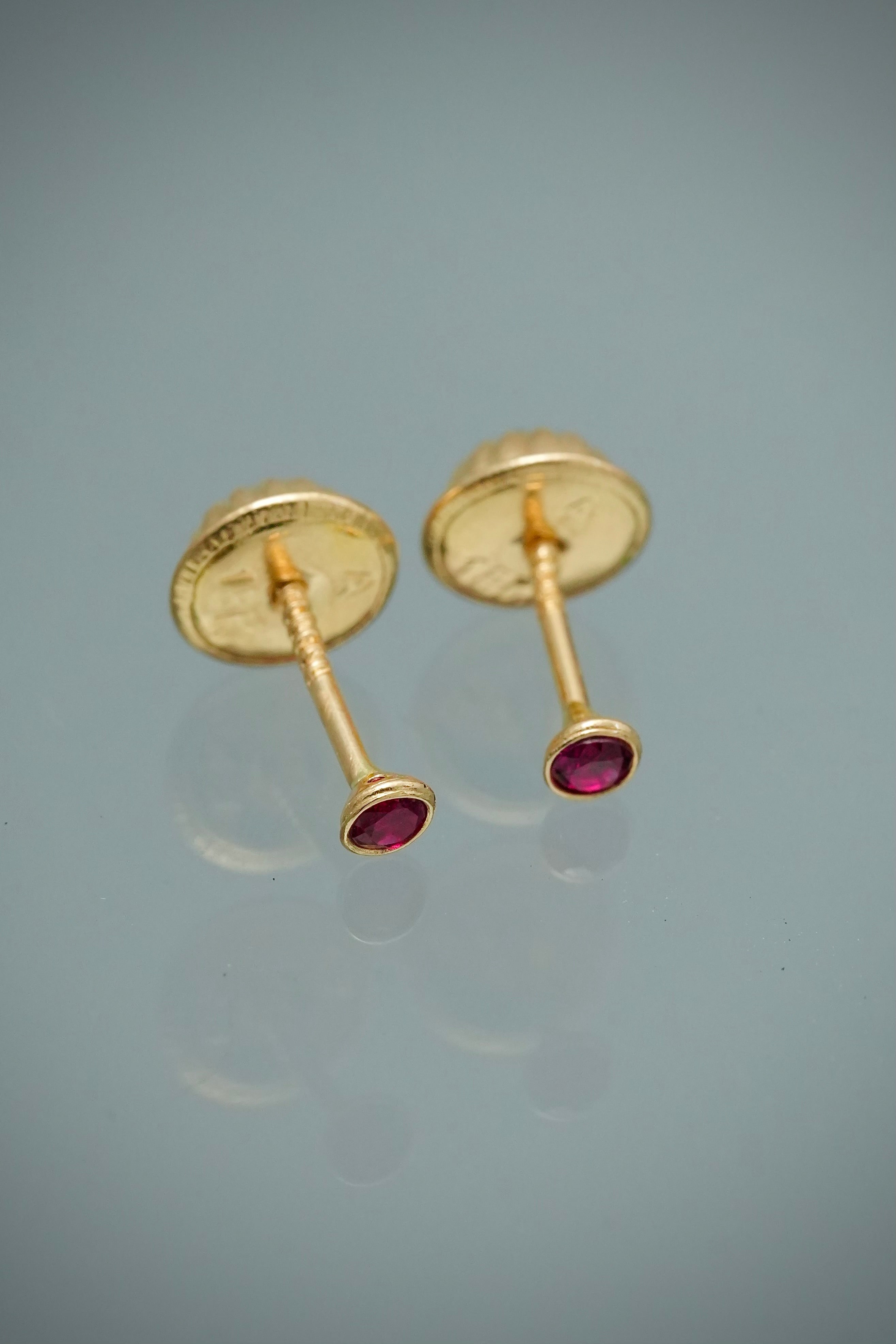 Topos Circulo con Swarovski Fucsia 0.35gr / 0.2cm / 2mm — Oro Amarillo