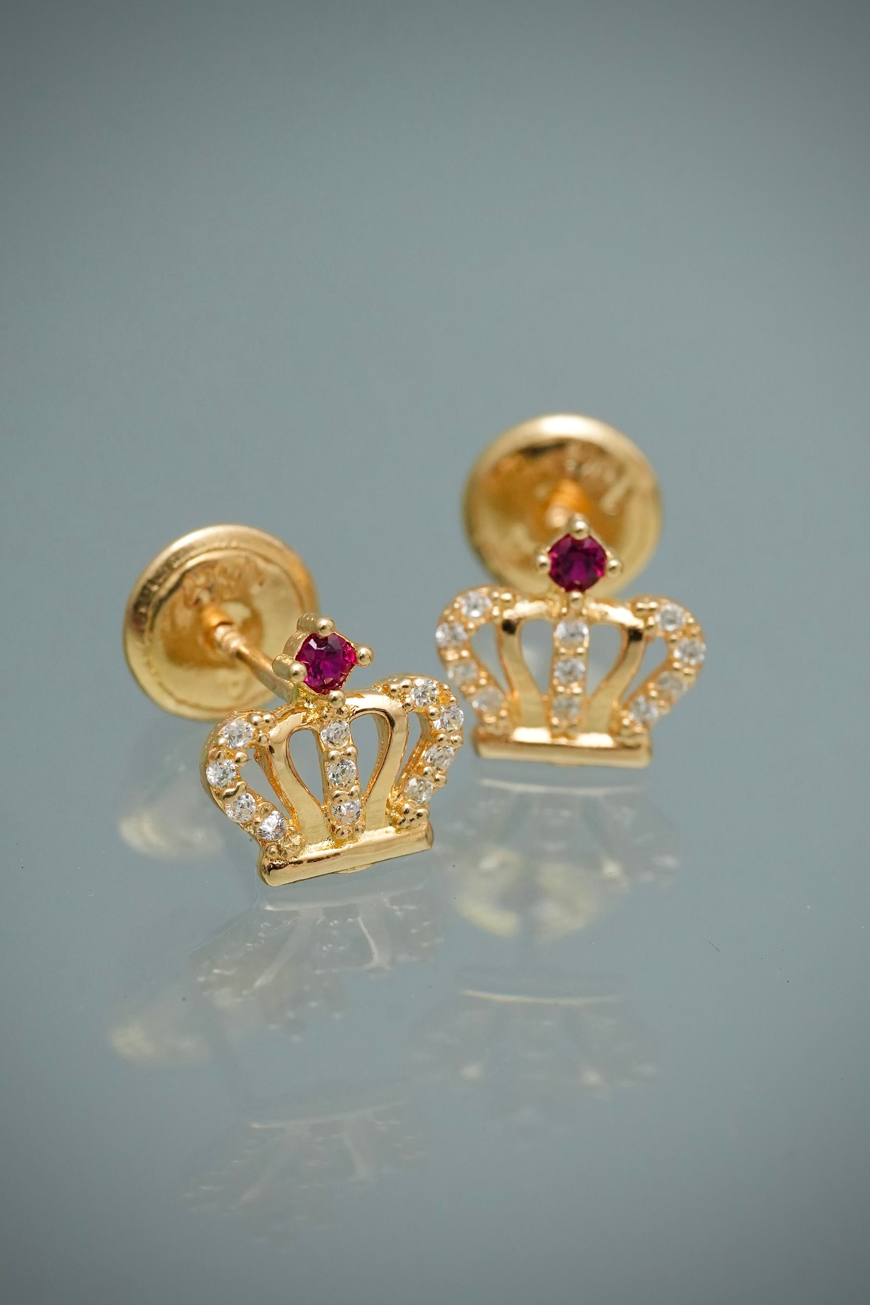 Topos Corona con Swarovski Fucsia y Blanco 0.8gr / 0.7cm / 7.3mm — Oro Amarillo