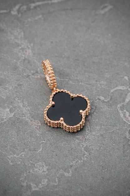 Dije lucky clover piedra negra 1.9gr / Largo 2.3cm / Oro Rosado Nac M