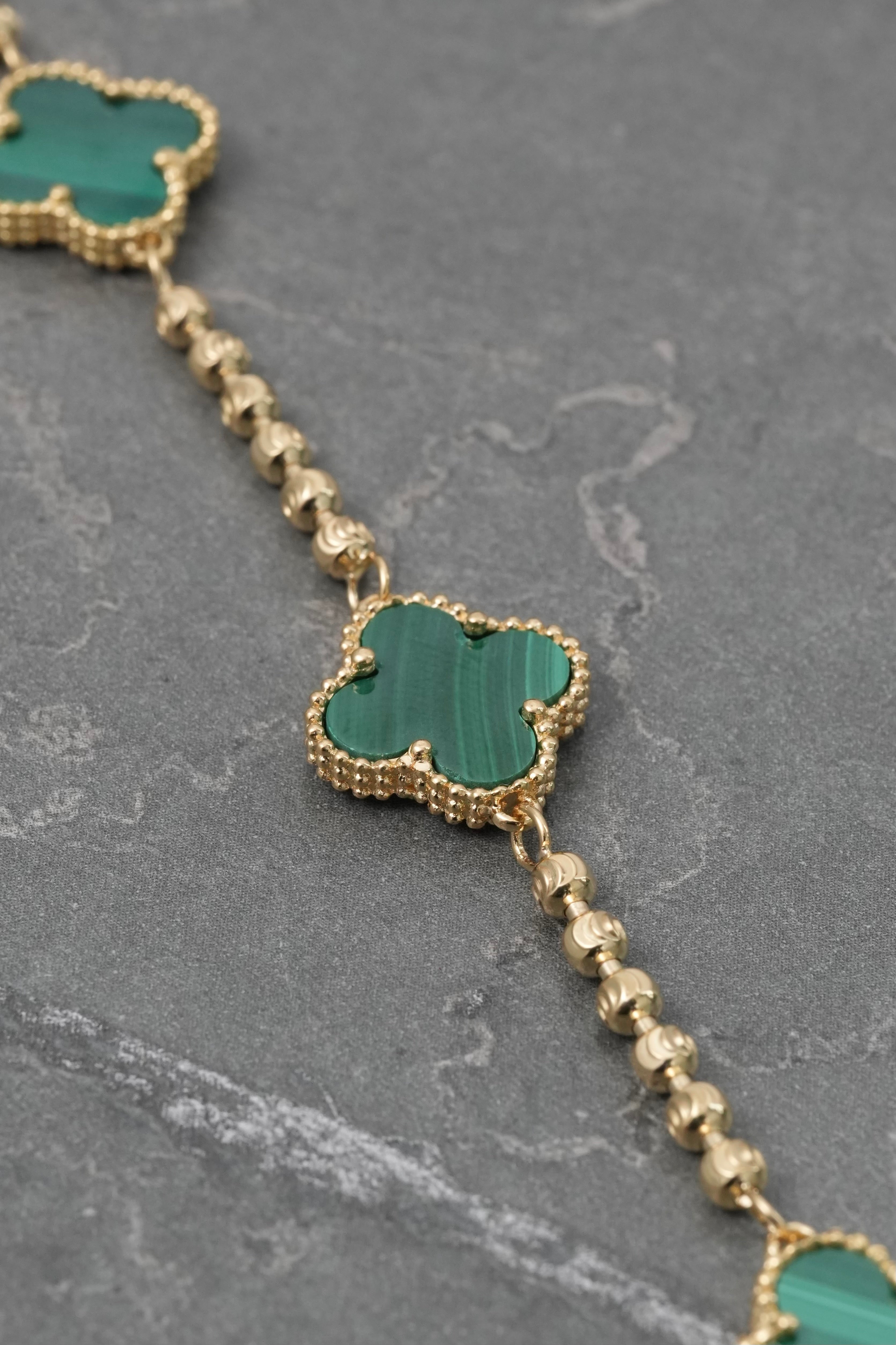 Pulso Lucky Clover Piedra Verde 10.3gr / 18.5cm / 13.9mm — Oro Amarillo