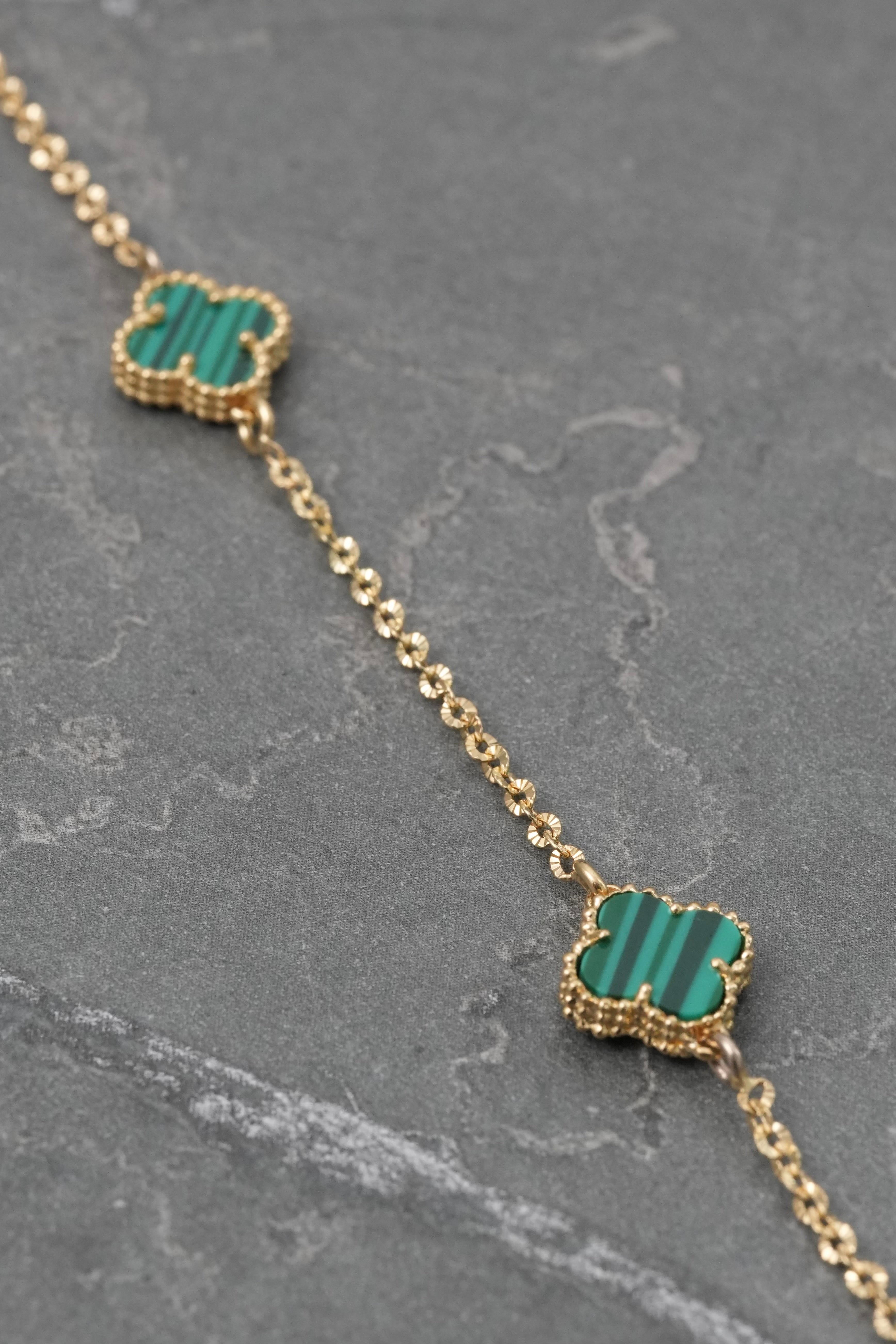 lucky clover piedra verdePulso Lucky Clover Piedra Verde 4.05gr / 20cm / 9.8mm — Oro Amarillo