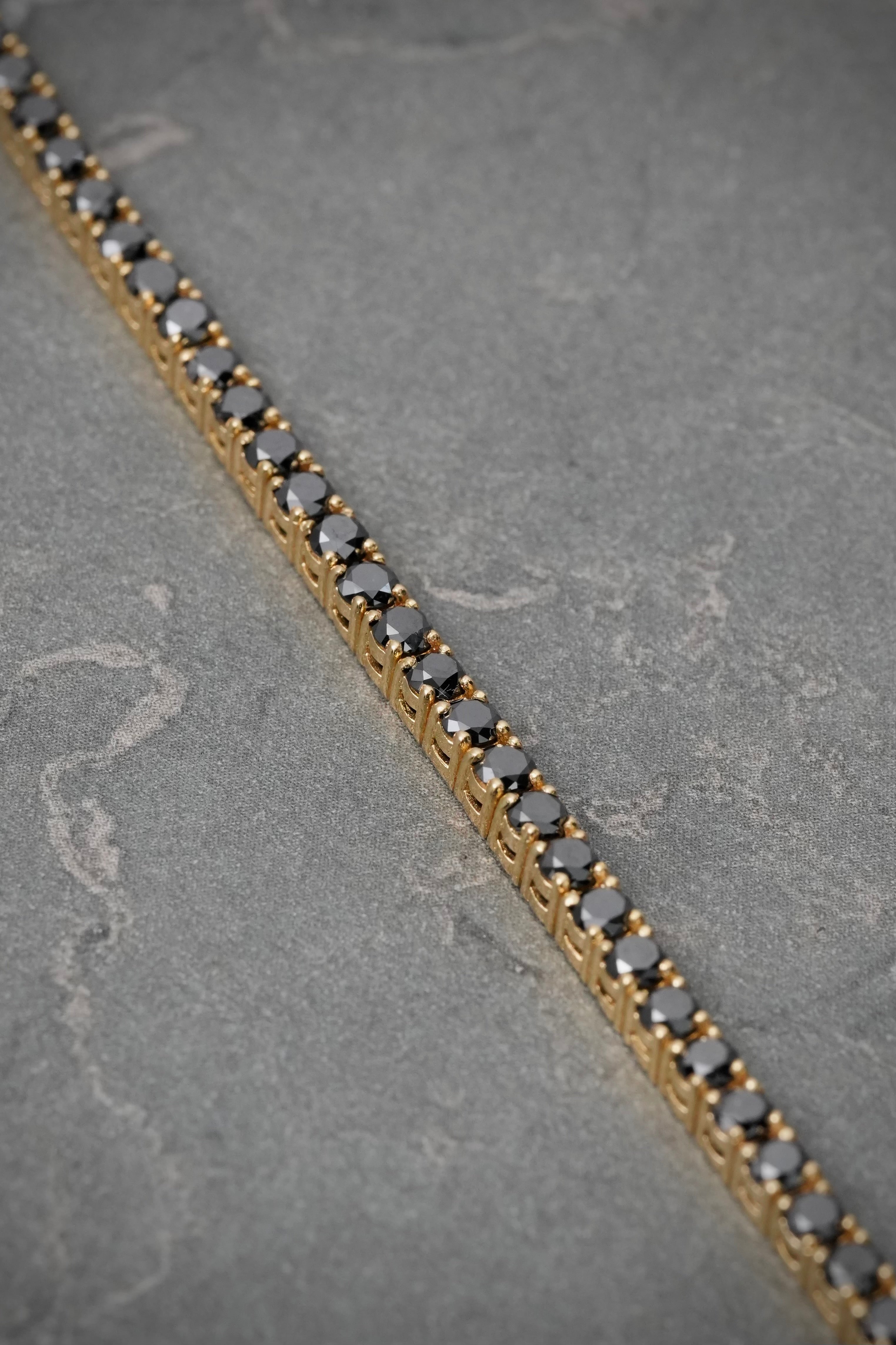 Pulso Tenis con 504pts de Diamante Negro 10.65gr / 18cm / 2.6mm — Oro Amarillo