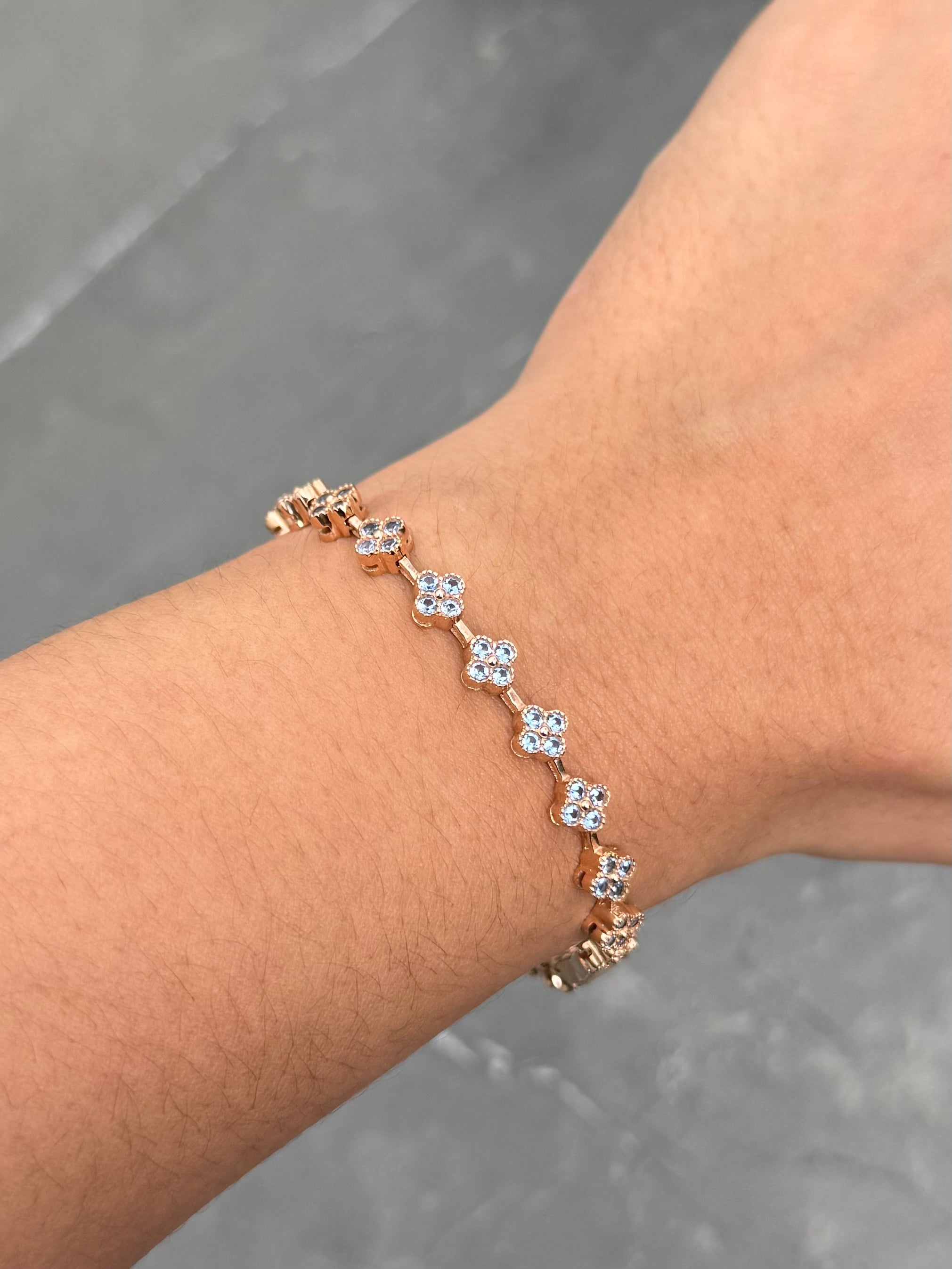 Pulso Lucky Clover con Swarovski Azul 13.8gr / 19.5cm / 5.6mm — Oro Rosado