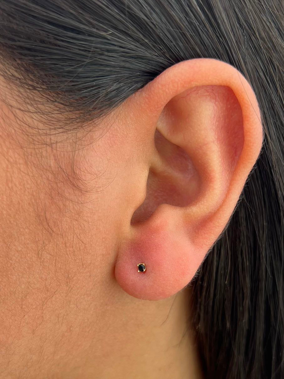 Topos con swarovski negro 0.5gr / Largo 0.2cm / Oro Amarillo Nac B