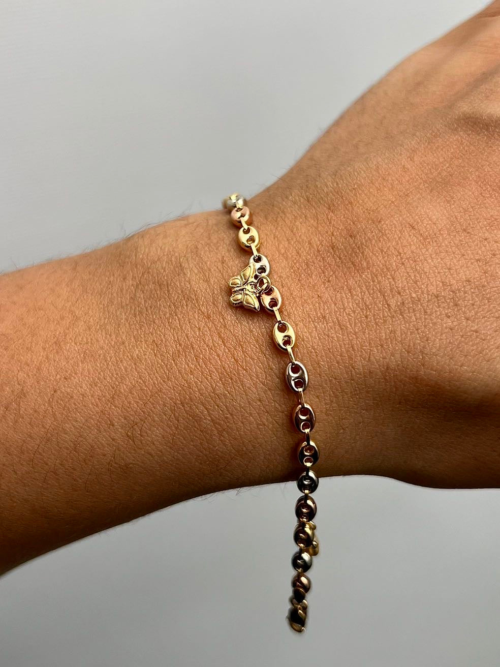 Pulso gc con dijes 3.4gr / Largo 18cm / Tres Oros (Joya) B