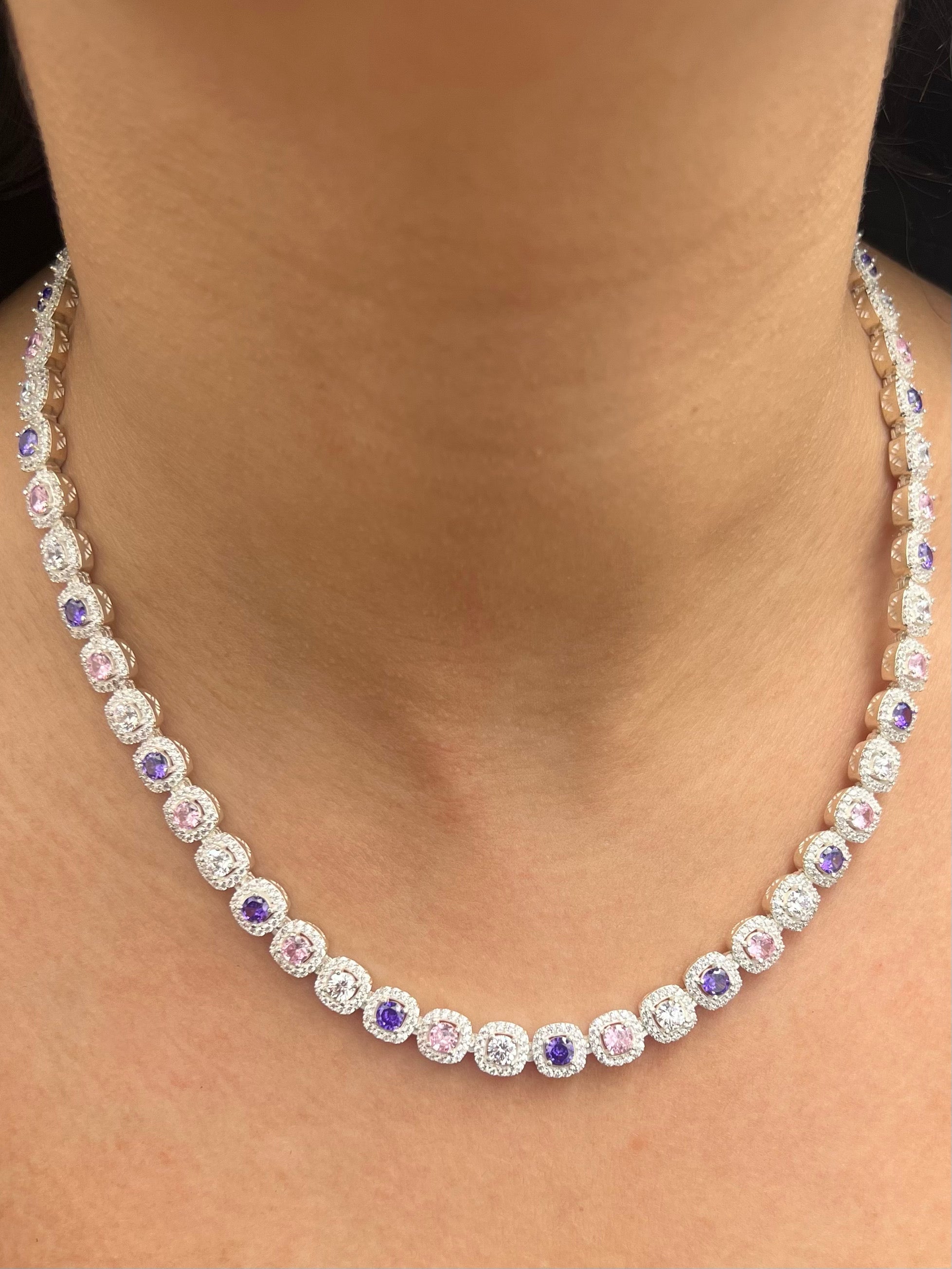 Cadena tenis con swarovski rosado y morado 53.95gr / Largo 45cm / Plata M