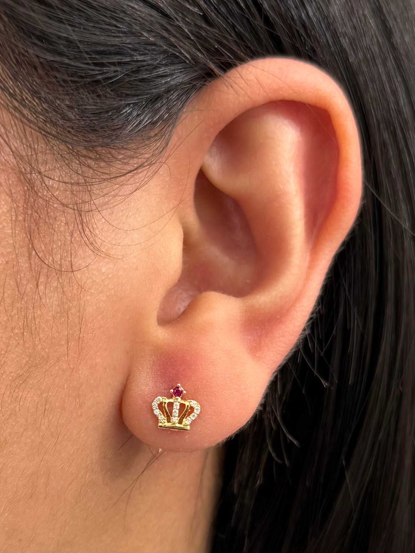 Topos Corona con Swarovski Fucsia y Blanco 0.8gr / 0.7cm / 7.3mm — Oro Amarillo