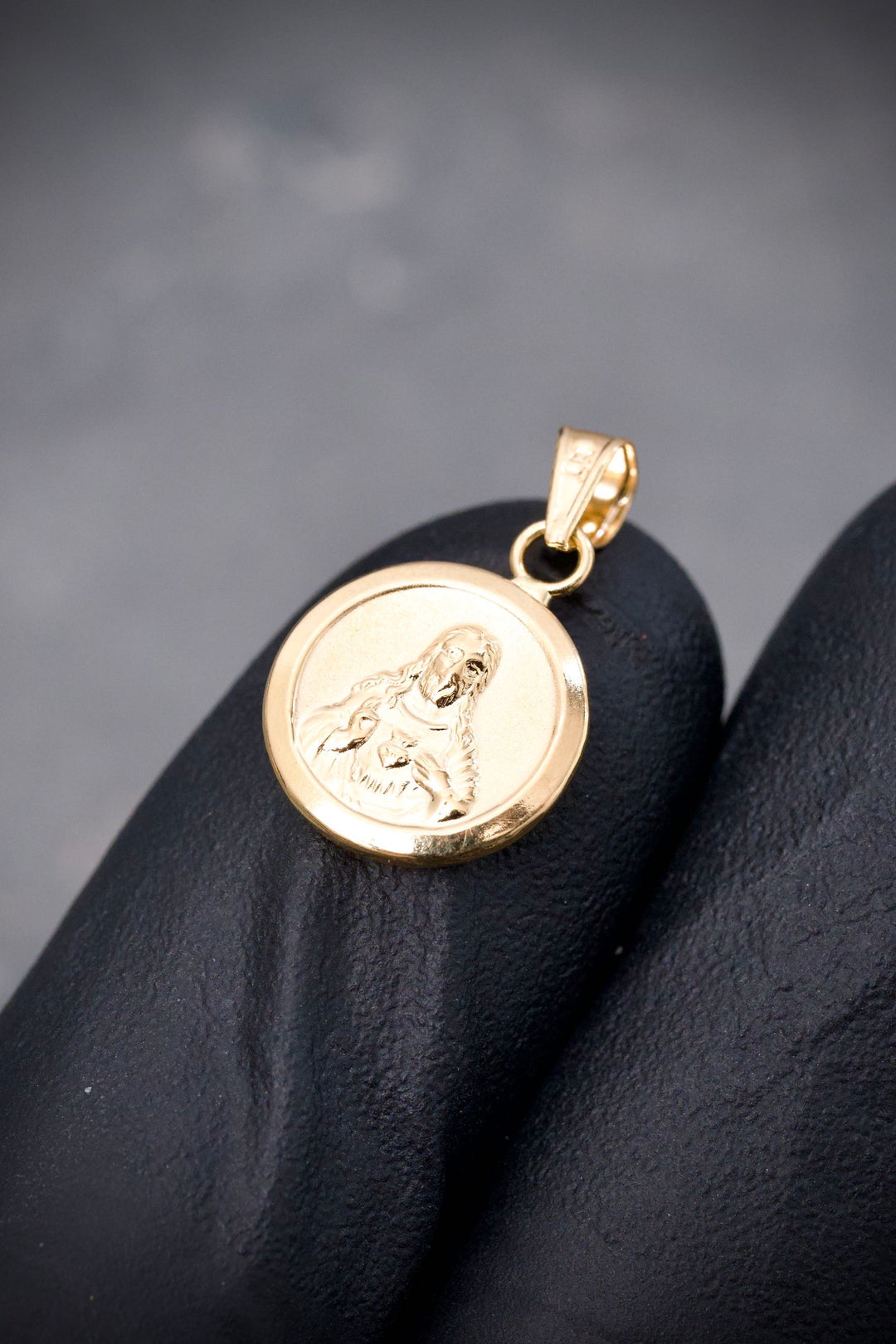 Dije de corazon de jesus y virgen del carmen 0.6gr / Largo 1.9cm — Oro Amarillo
