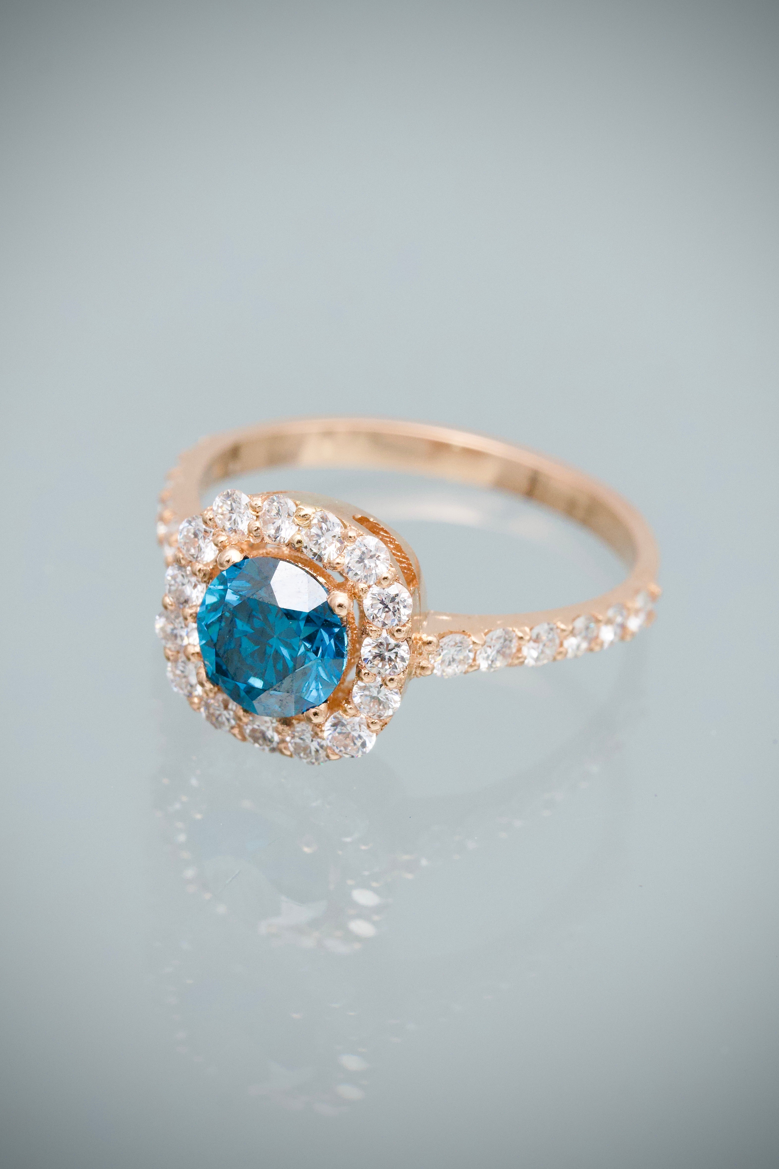 Solitario con 76pts de Diamante Azul y 56pts de Diamante Blanco 2.55gr / Talla 5 — Oro Rosado