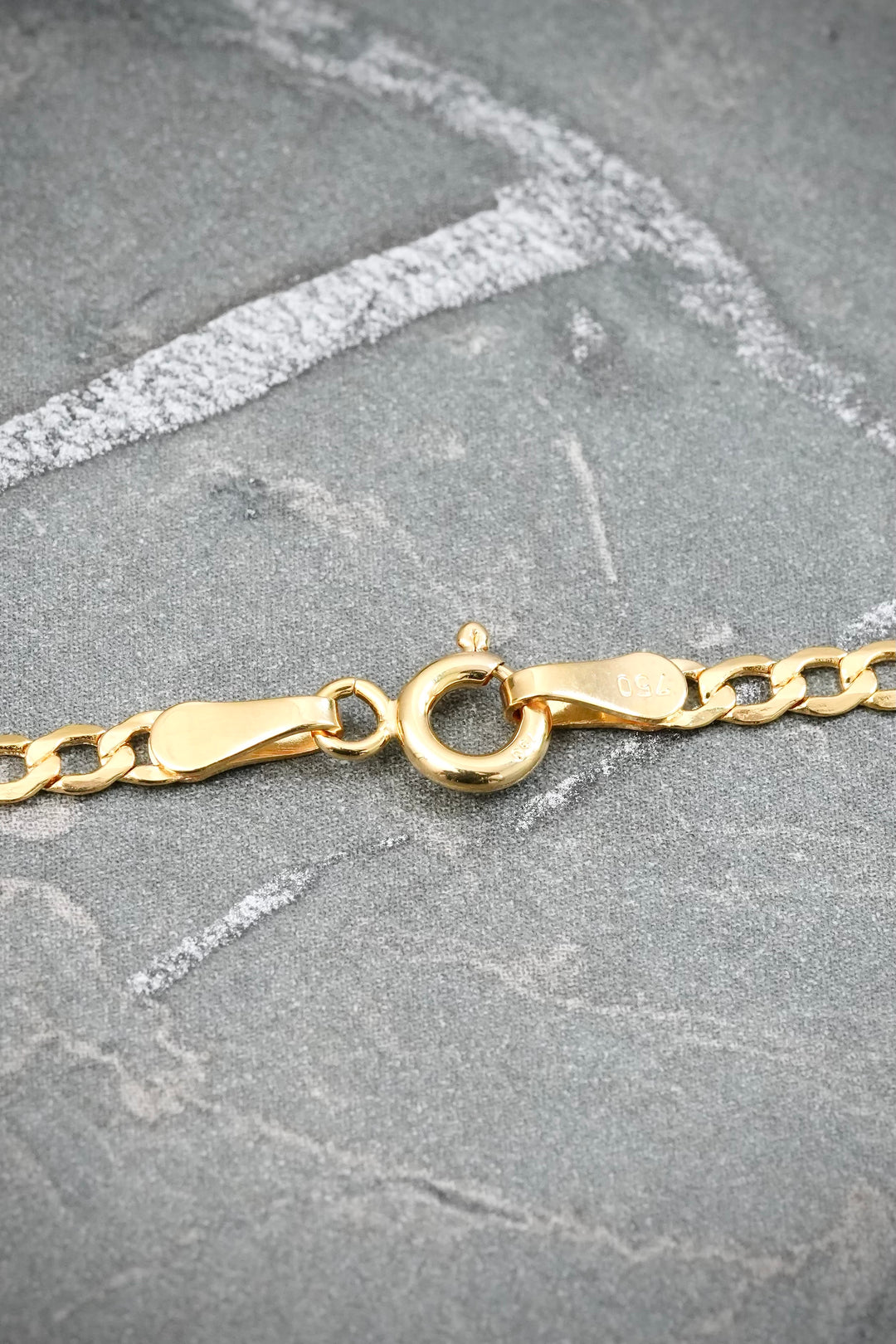 Cadena Cubana 3.75gr / 70cm / 2.3mm — Oro Amarillo