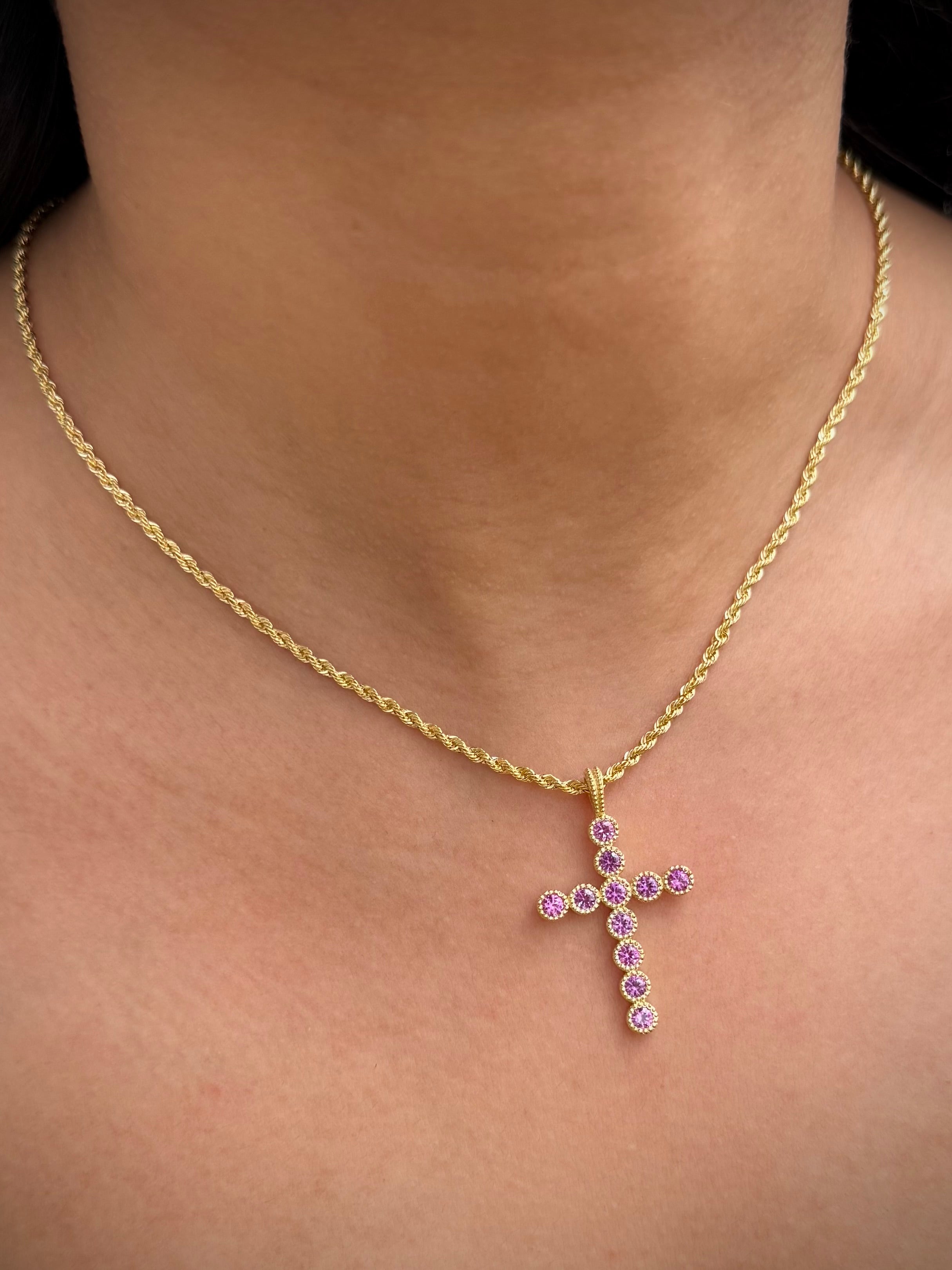 Dije Cruz con Swarovski Rosado 4.6gr / 3.7cm / 22.7mm — Oro Amarillo
