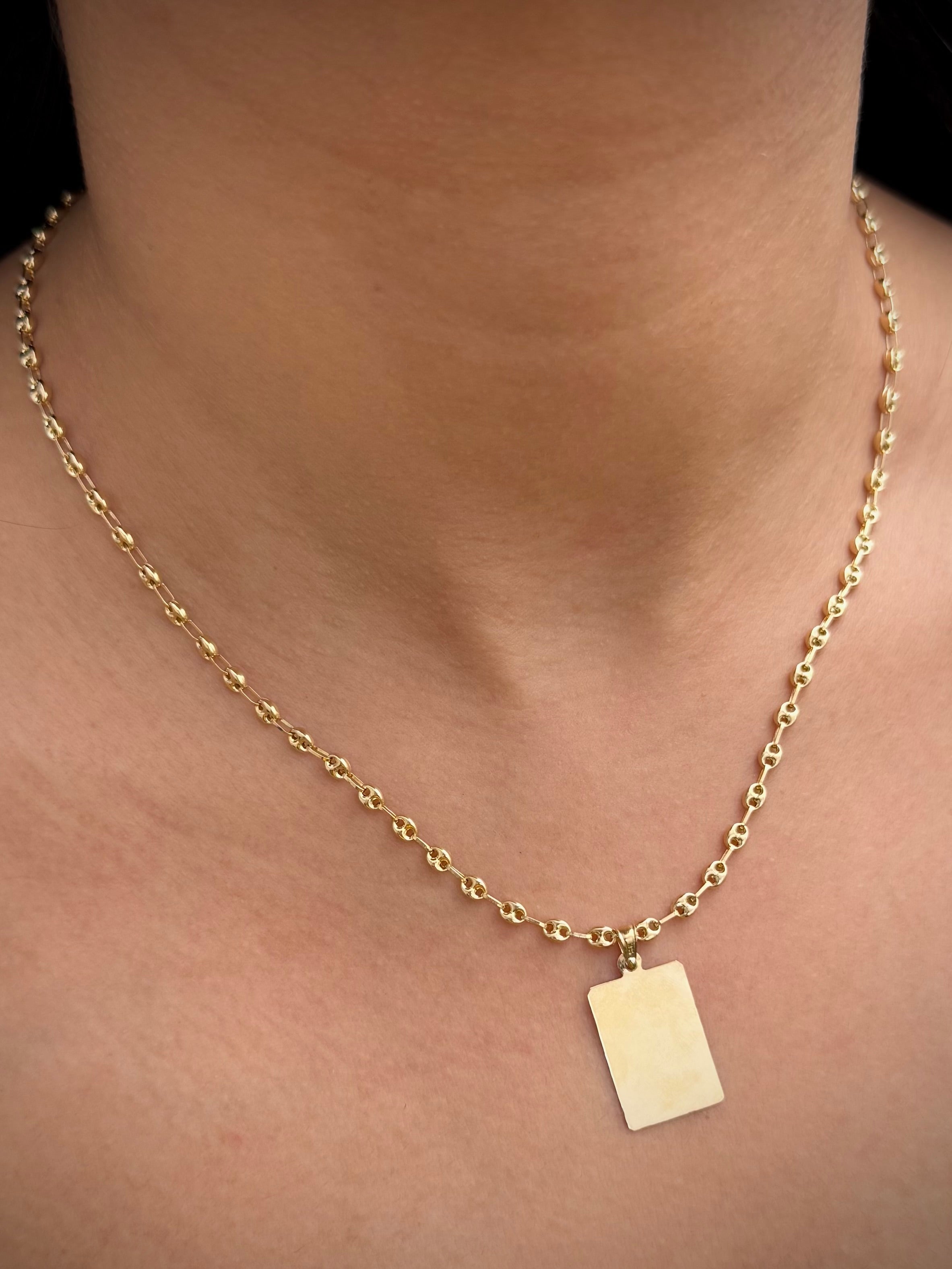 Dije Placa Lisa 1.1gr / 2.7cm / 14mm — Oro Amarillo