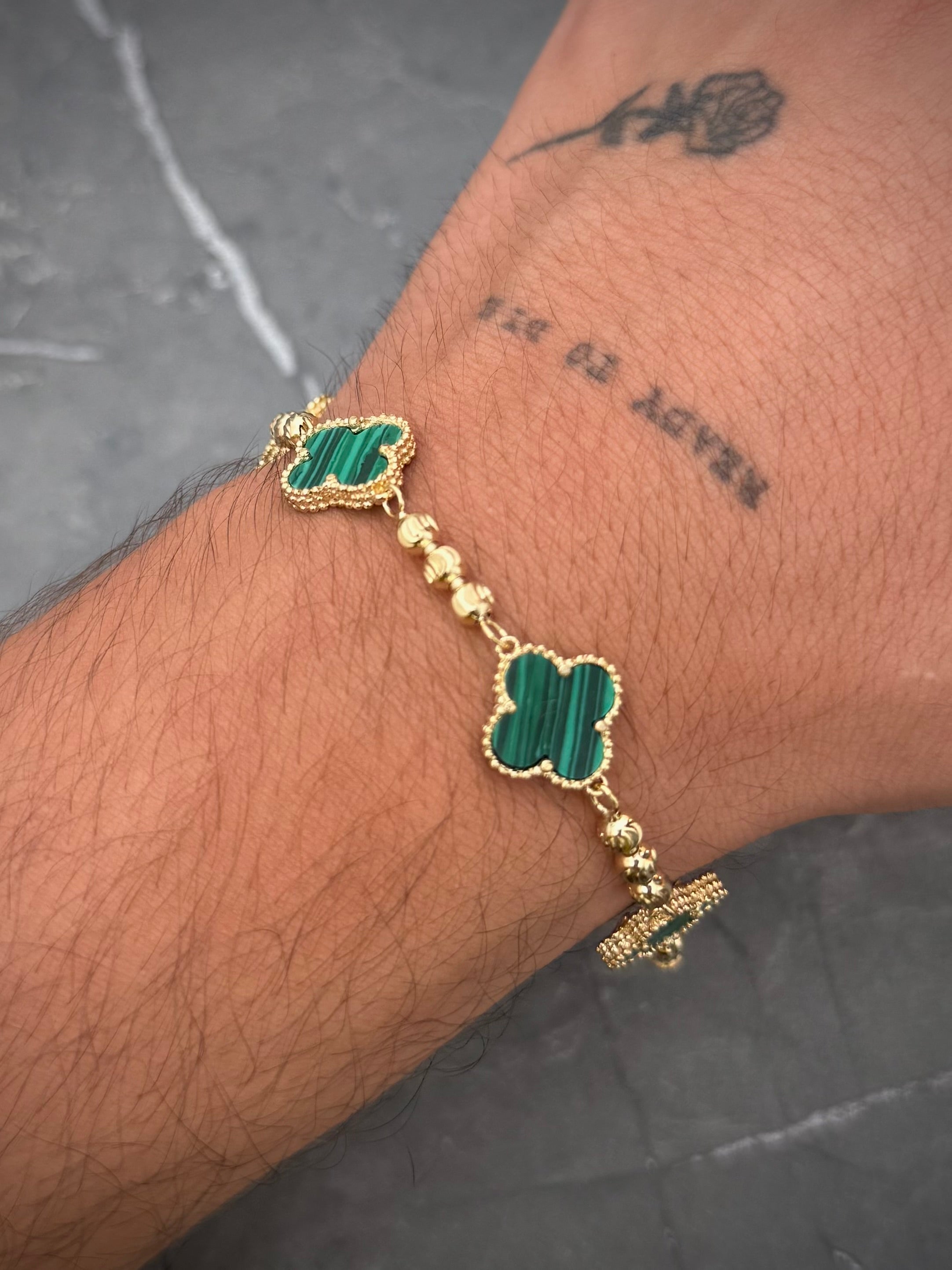 Pulso Lucky Clover Piedra Verde 12.4gr / 20.5cm / 14mm — Oro Amarillo