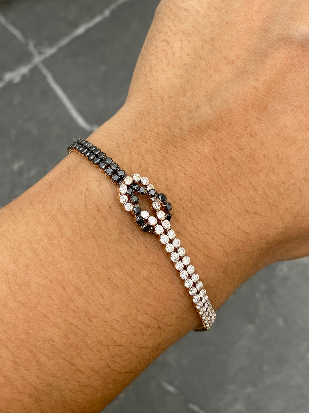 Pulso con 418pts de Diamantes 4.3gr / 17cm / 8.3mm — Oro Rosado