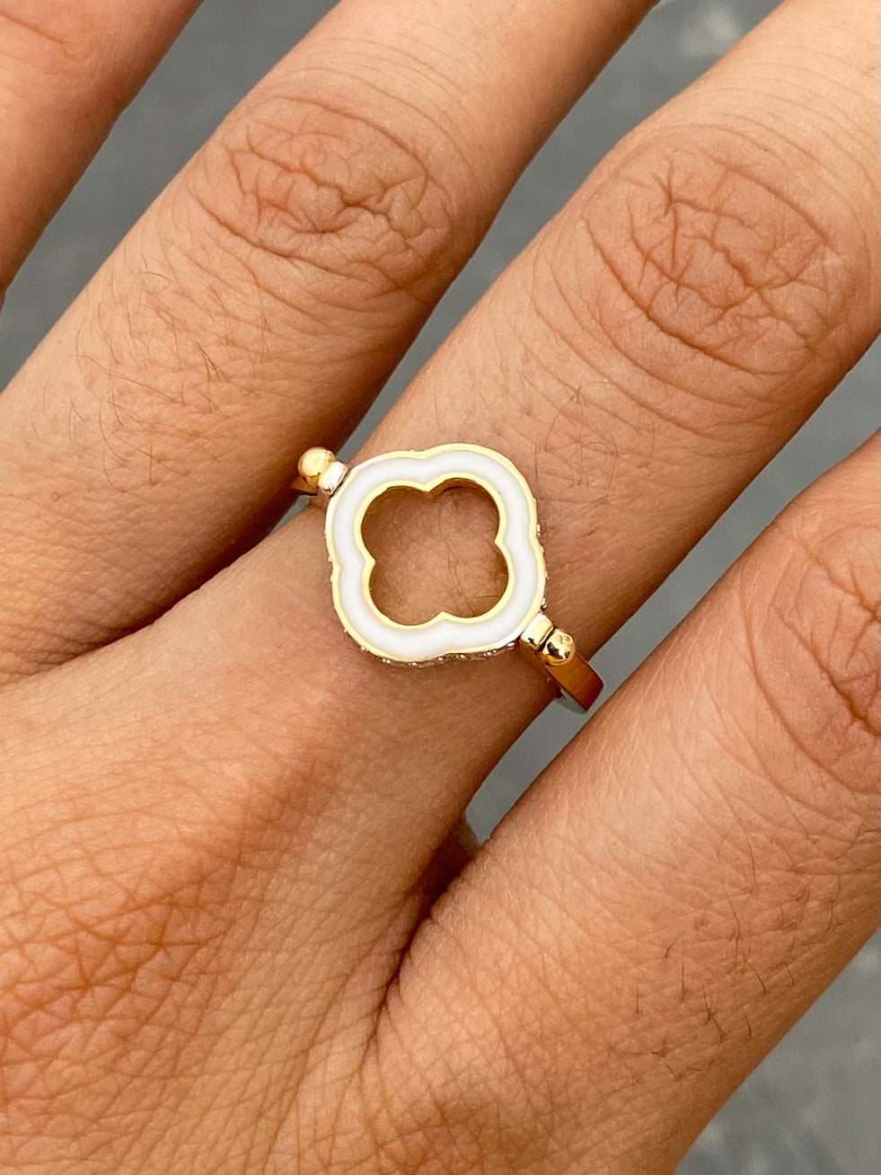 Anillo Lucky Clover con 15pts de Diamantes 3.7gr / Talla 6 1/2 — Oro Amarillo