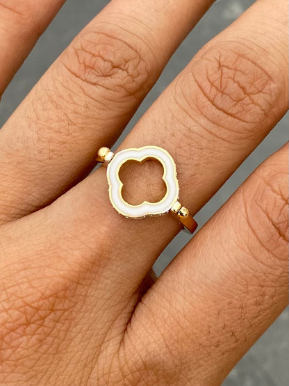 Anillo Lucky Clover con 15pts de Diamantes 3.7gr / Talla 6 1/2 — Oro Amarillo