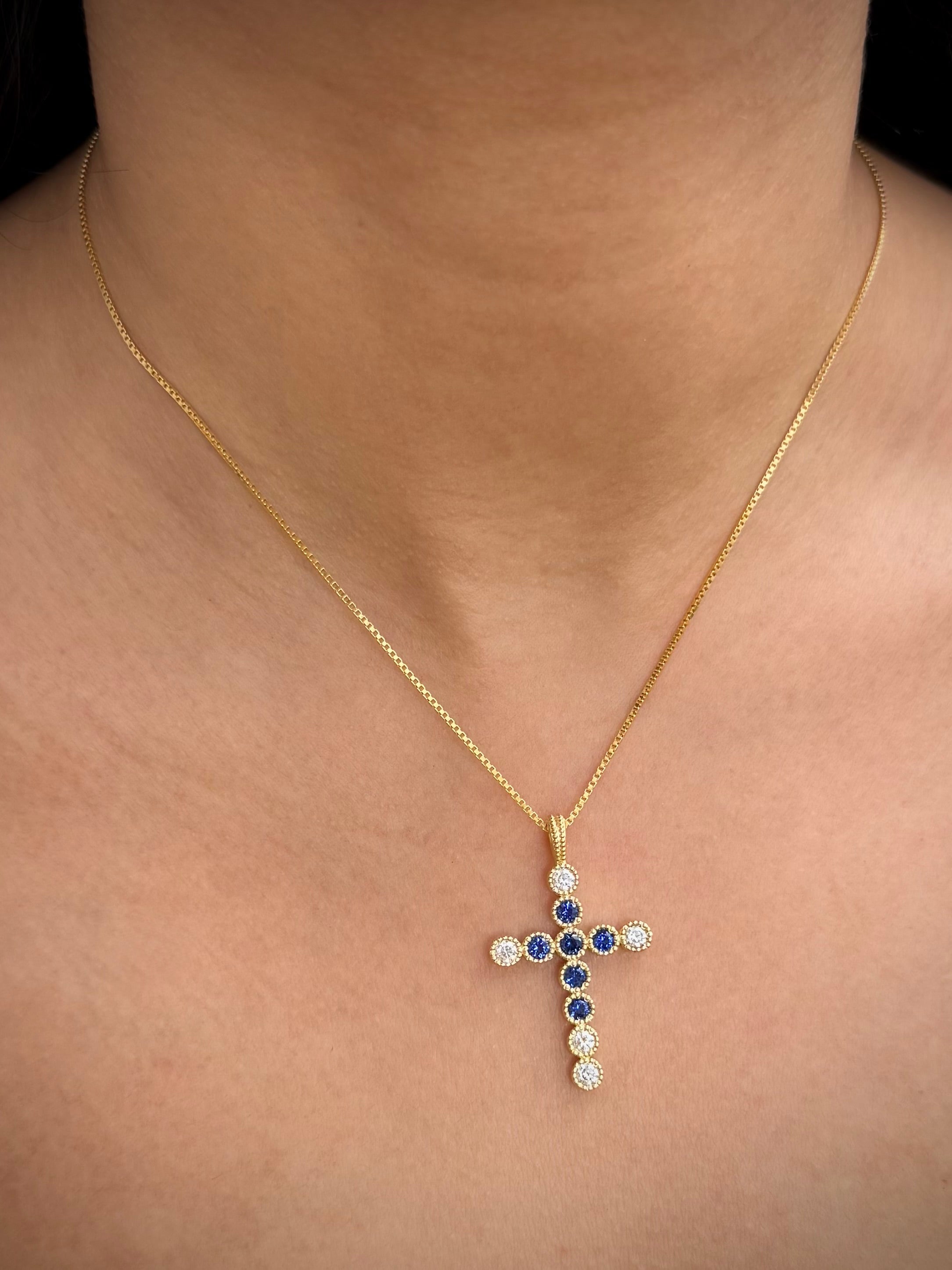 Dije con 133pts de Moissanita Azul y Blanca 4.65gr / 3.7cm / 22.8mm — Oro Amarillo