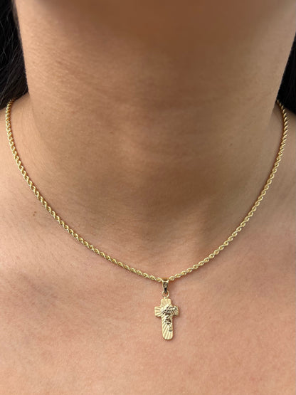 Dije cruz rostro de jesus 0.75gr / Largo 2.5cm — Oro Amarillo