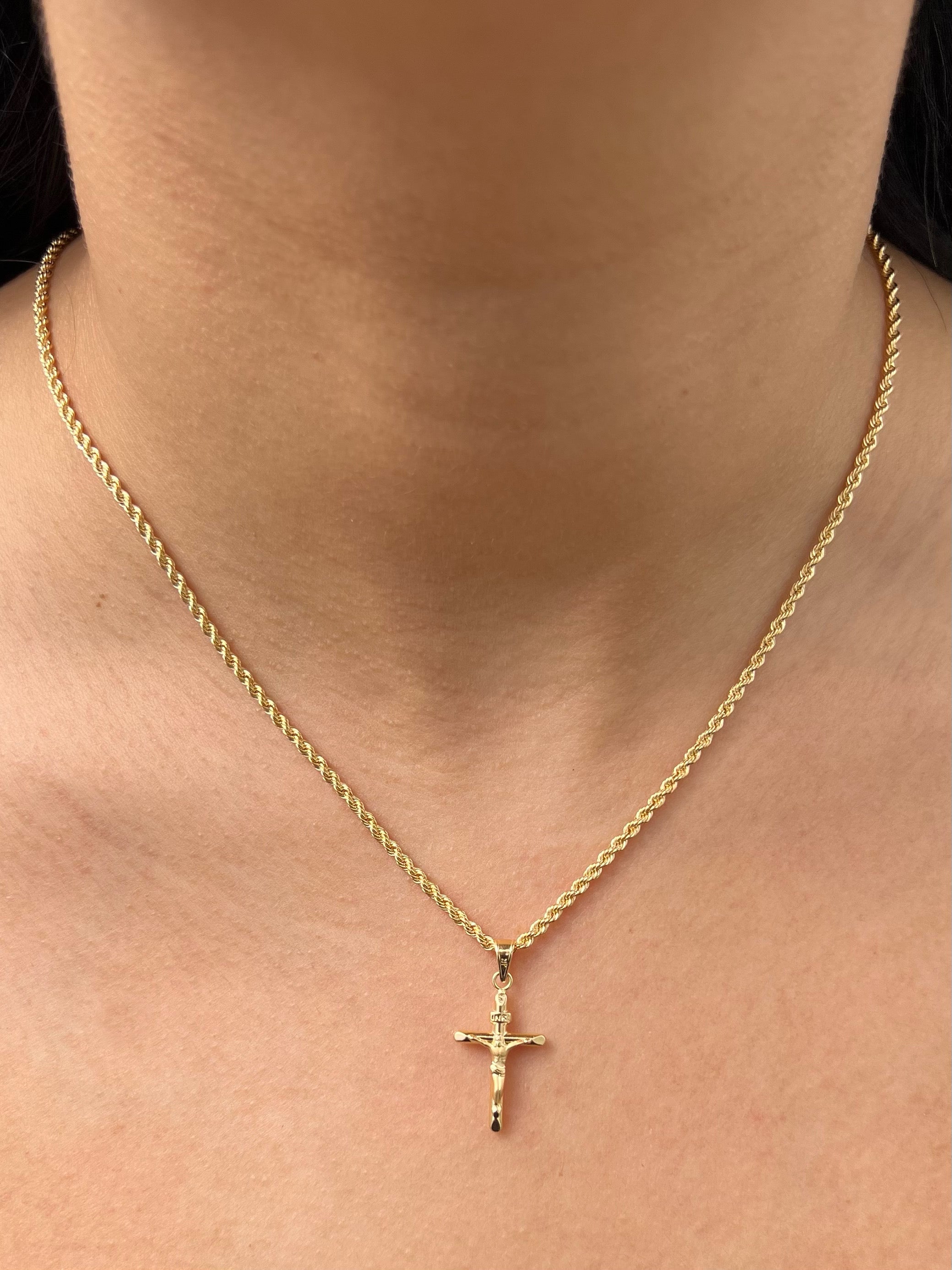 Dije cruz jesus 0.7gr / Largo 2.7cm / Oro Amarillo Nac P