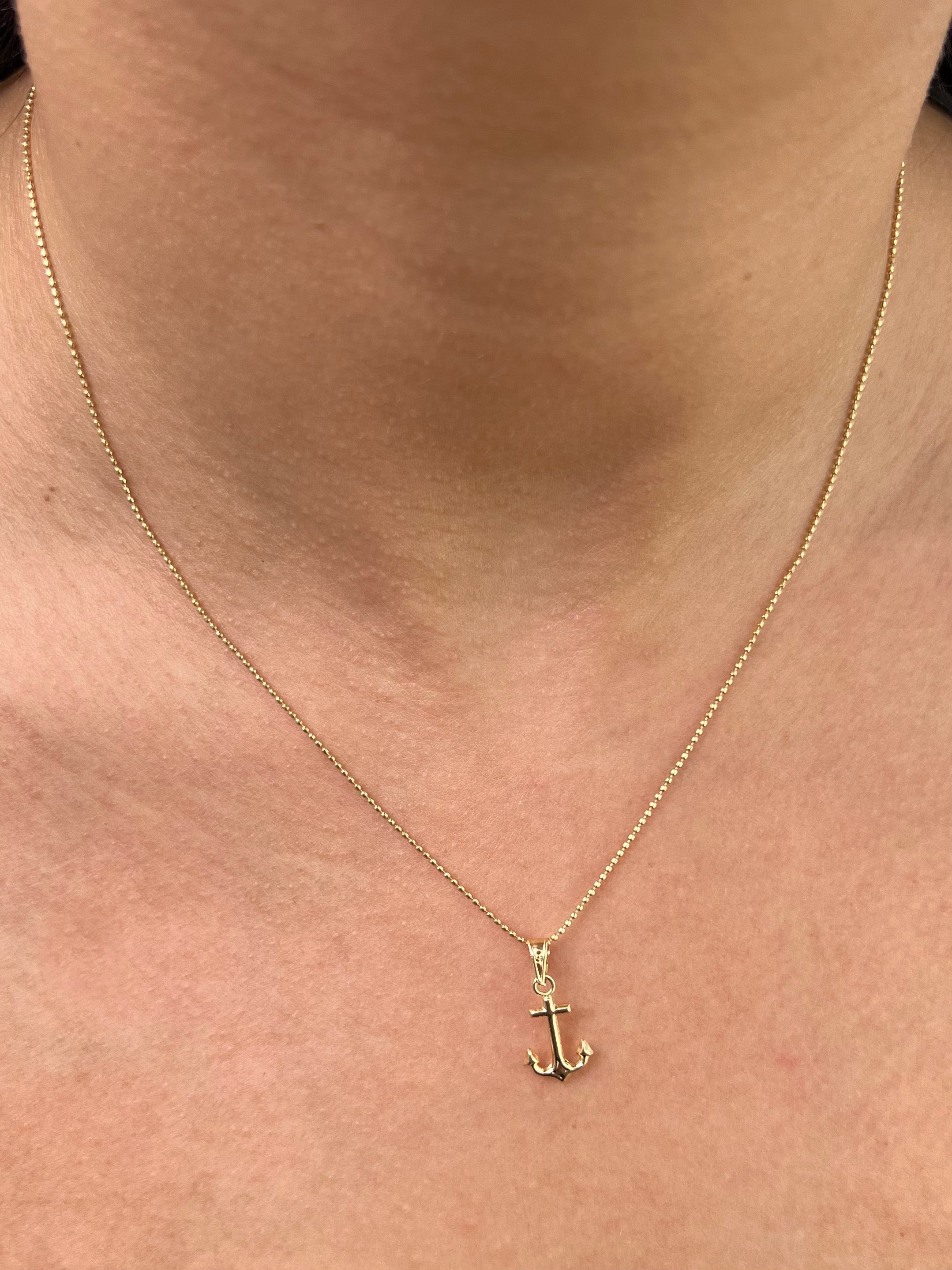 Dije de ancla 0.4gr / Largo 2.0cm — Oro Amarillo