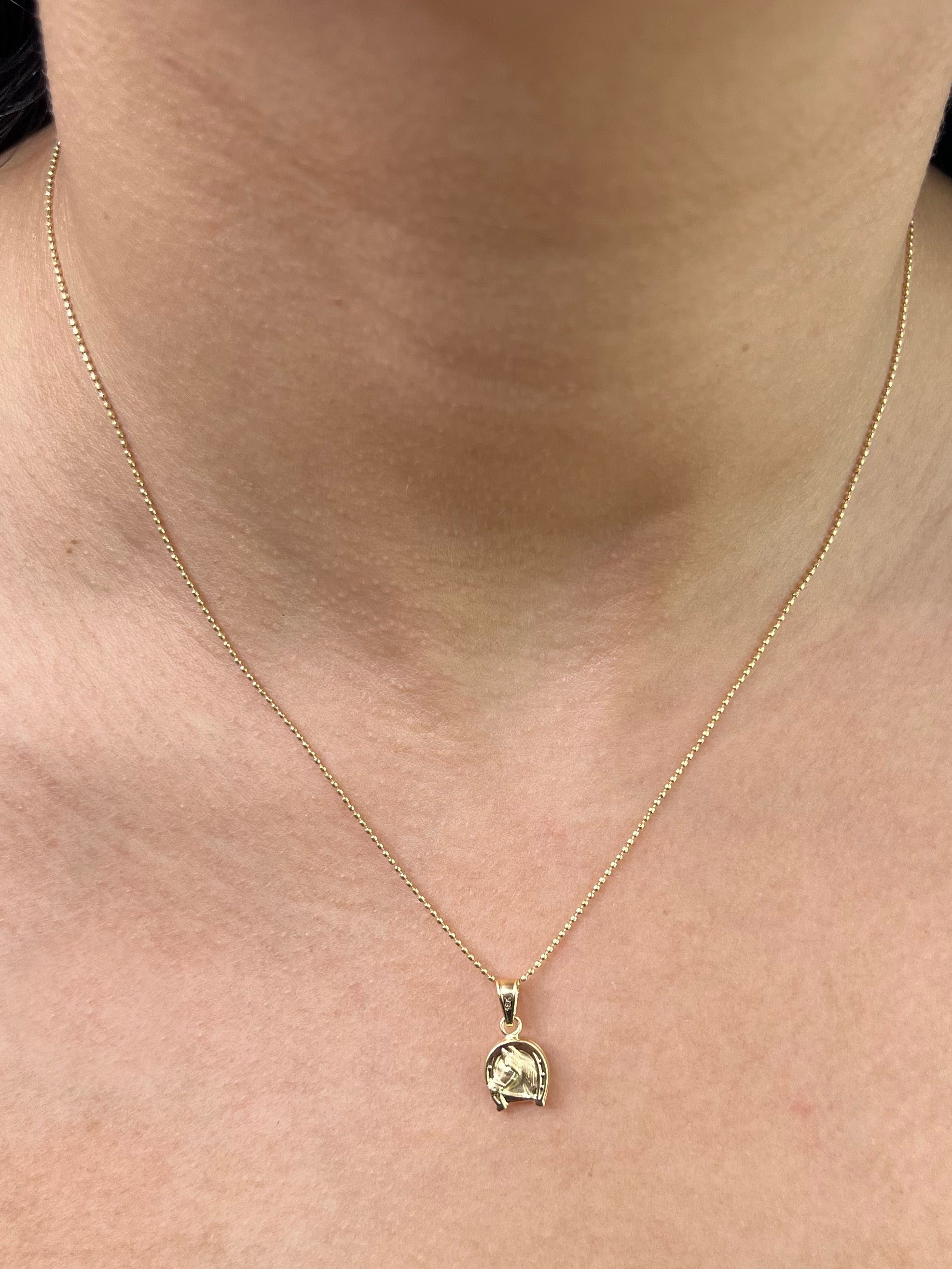 Dije herradura de caballo 0.55gr / Largo 1.6cm / Oro Amarillo Nac P