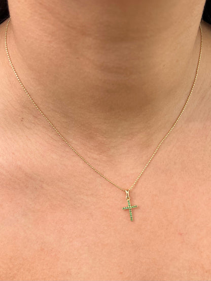 Dije cruz con swarovski verde 0.6gr / Largo 2.0 cm / Oro Amarillo Nac P