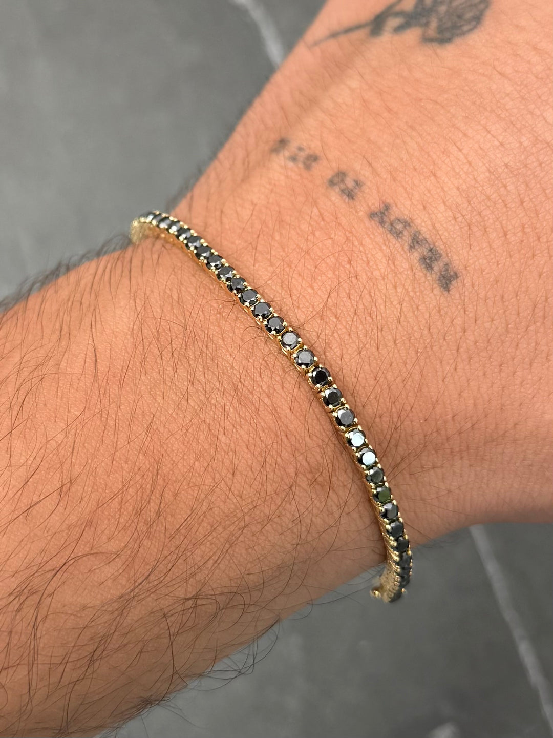 Pulso Tenis con 504pts de Diamante Negro 10.65gr / 18cm / 2.6mm — Oro Amarillo