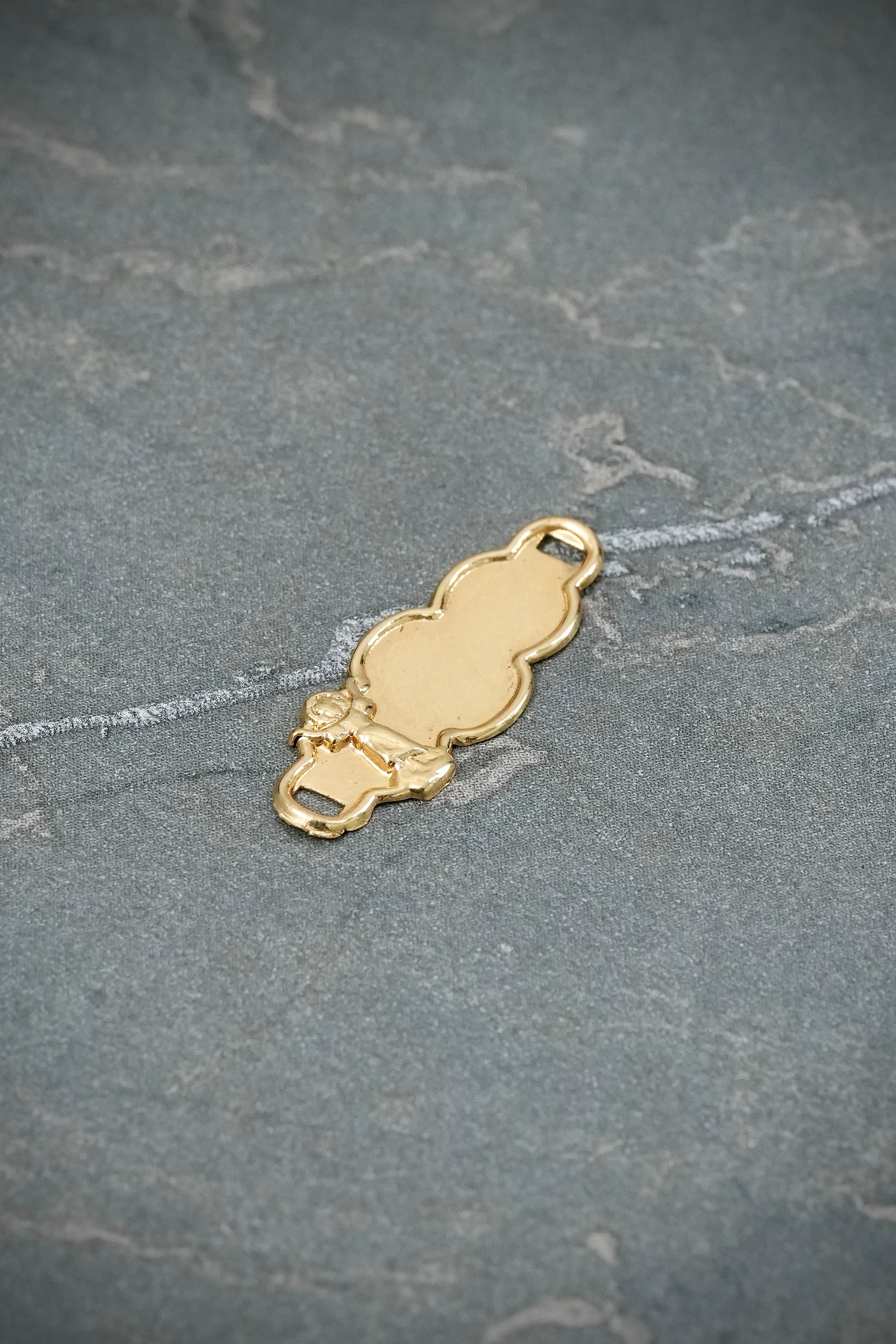 Herraje placa divino niño 0.35gr / Largo 2.2cm — Oro Amarillo