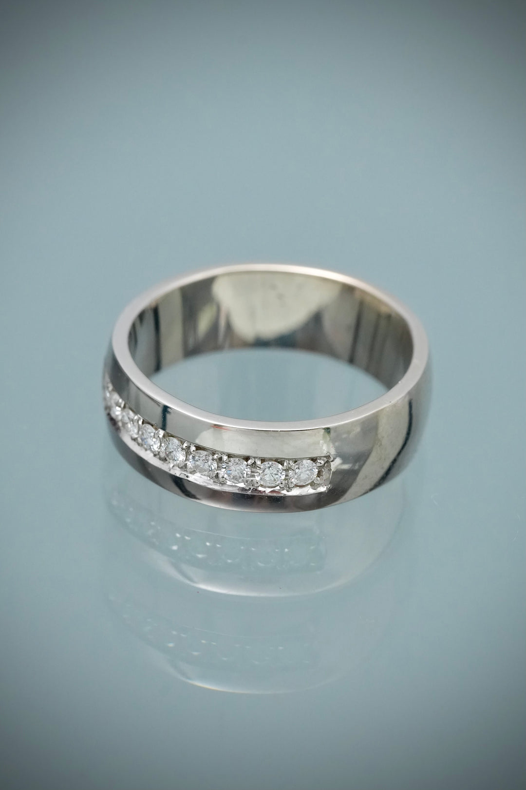 Anillo con 18pts de diamantes 6.6gr / Talla 5 3/4 — Oro Blanco
