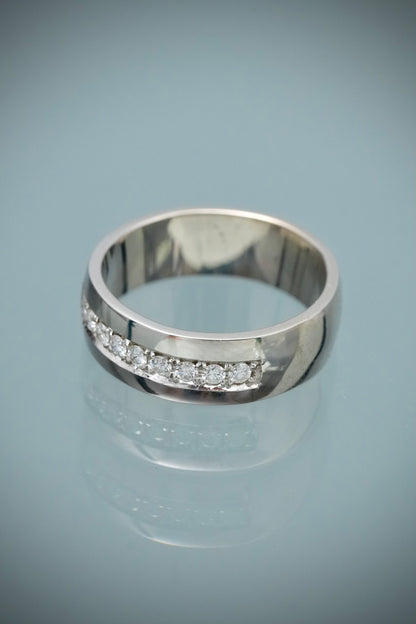 Anillo con 18pts de diamantes 6.6gr / Talla 5 3/4 — Oro Blanco