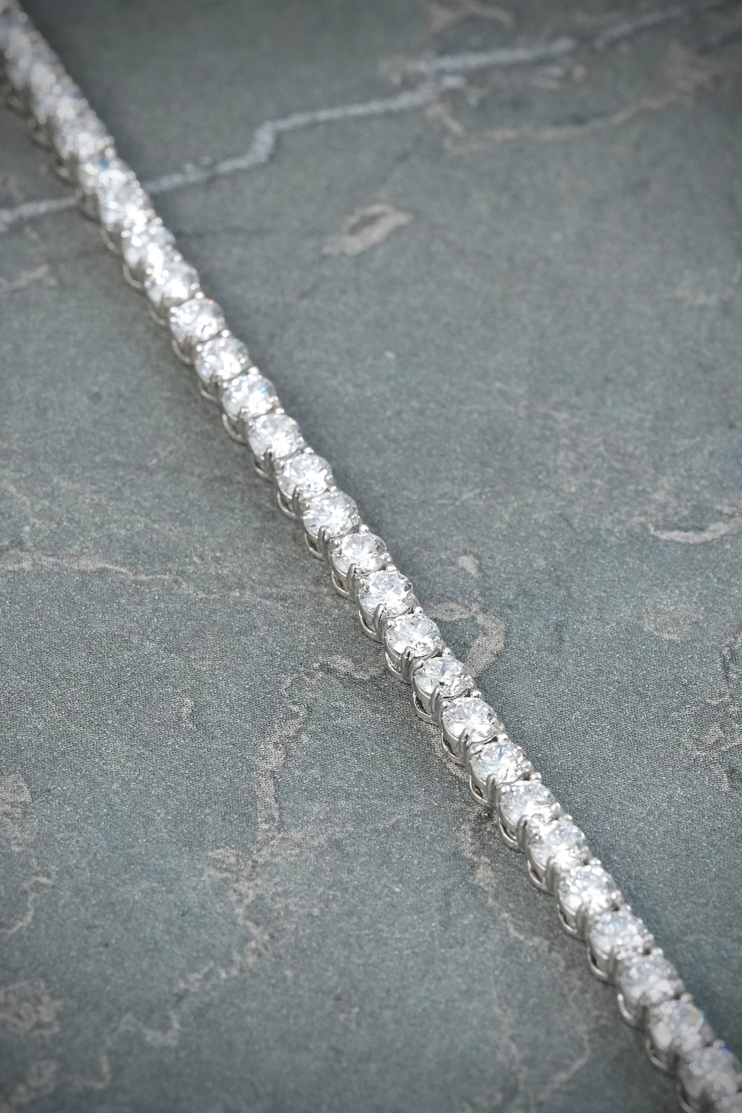 Pulso tenis con 656pts de diamantes 11.25gr / Largo 19cm — Oro Blanco