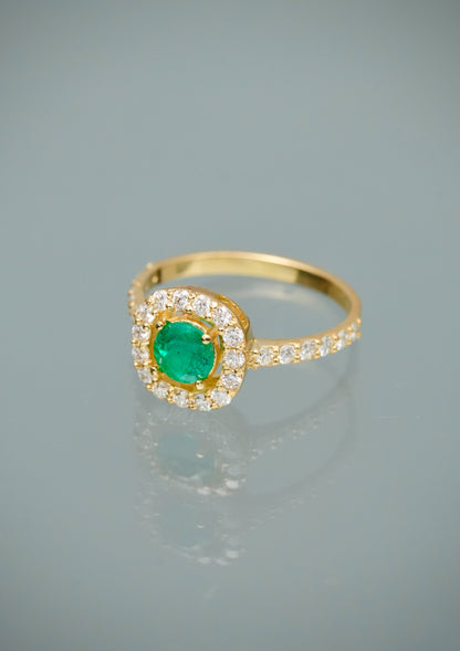 Solitario con 54pts de esmeralda y 56pts de diamantes 3.2gr / Talla 7 — Oro Amarillo