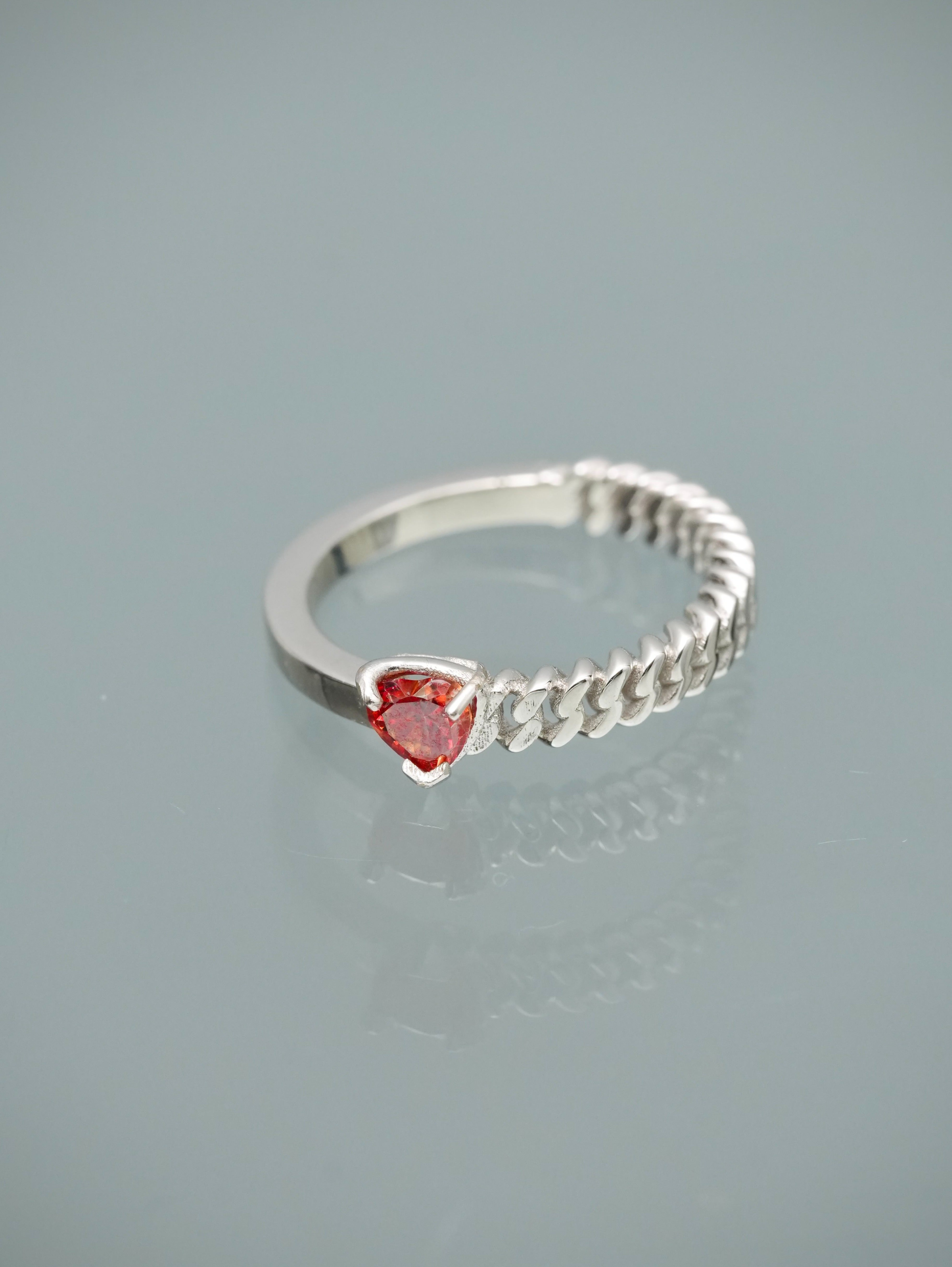 Solitario corazon con 25pts de moissanita 2.8gr / TALLA 4 1/2 / Oro Blanco (Joya) M