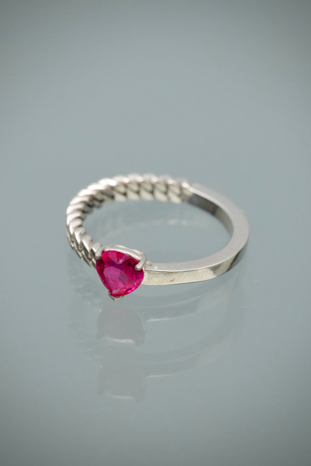 Solitario corazon 2.7gr / Talla 4 1/2 — Oro Blanco