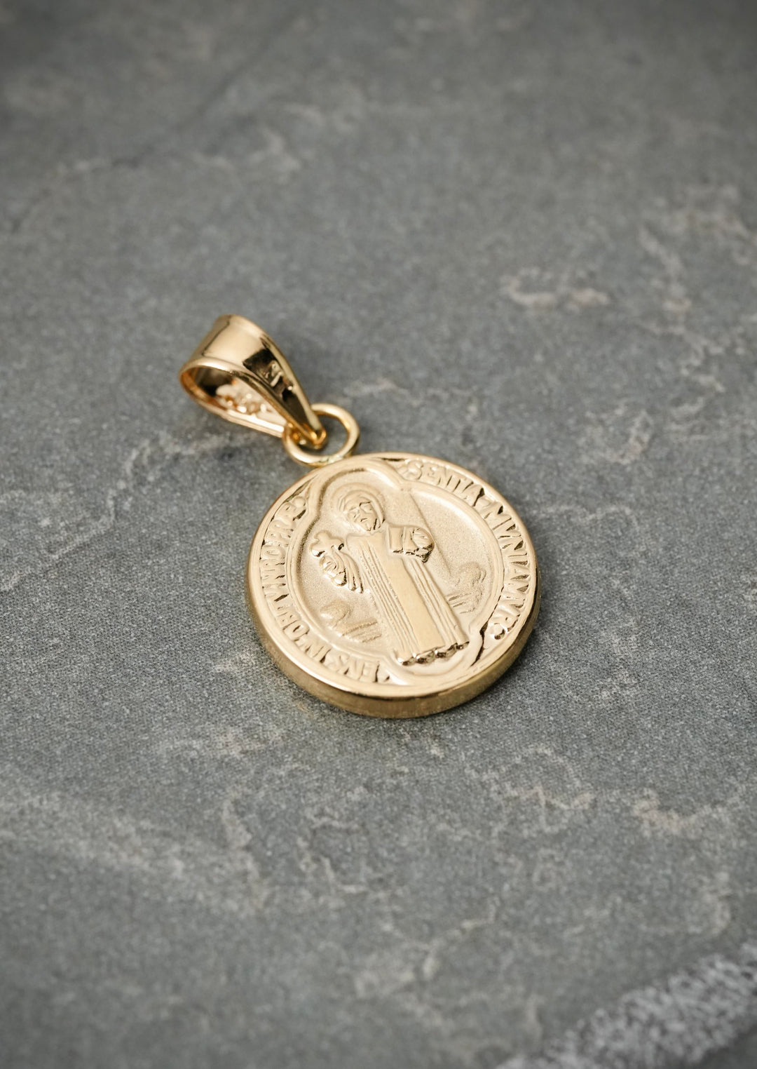 Dije san benito 0.8gr / 2.2cm / 13.2mm — Oro Amarillo Nac