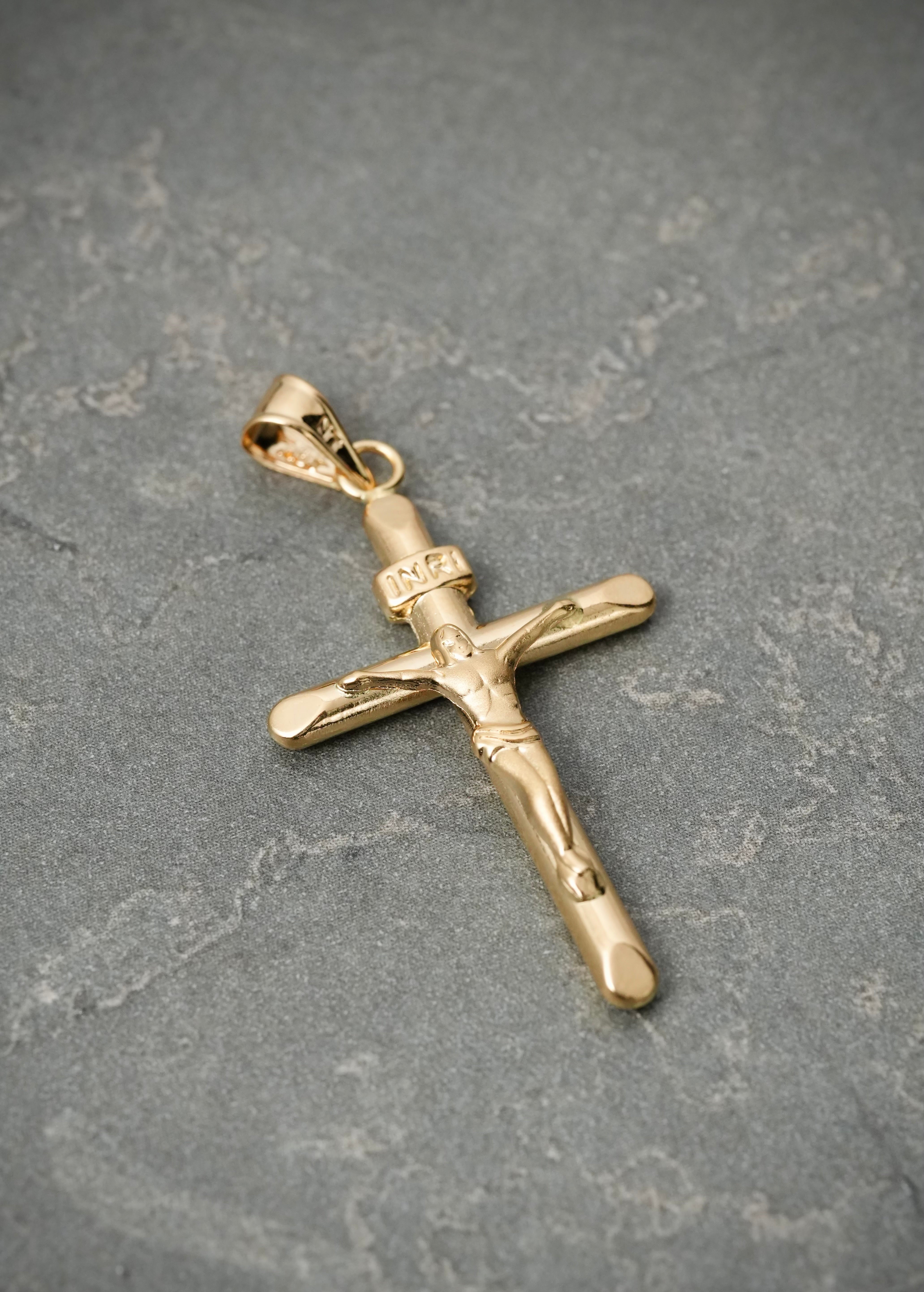 Dije cruz con cristo 1.3gr / Largo 3.8cm — Oro Amarillo