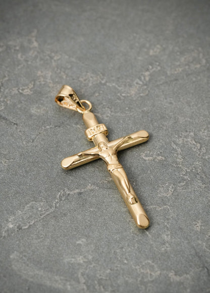 Dije cruz con cristo 1.3gr / Largo 3.8cm — Oro Amarillo
