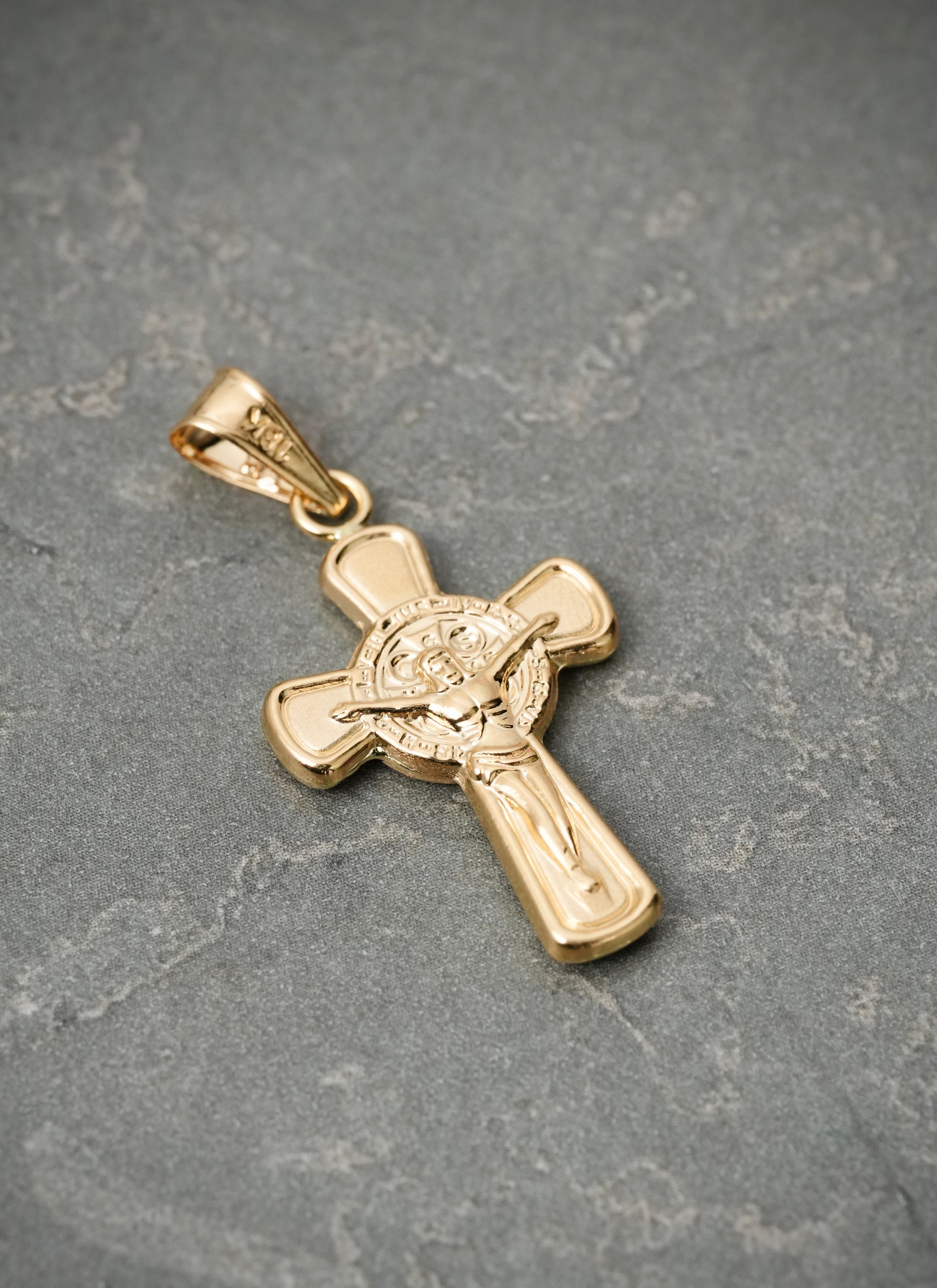 Dije cruz con cristo 1.65gr / Largo 3.5cm — Oro Amarillo